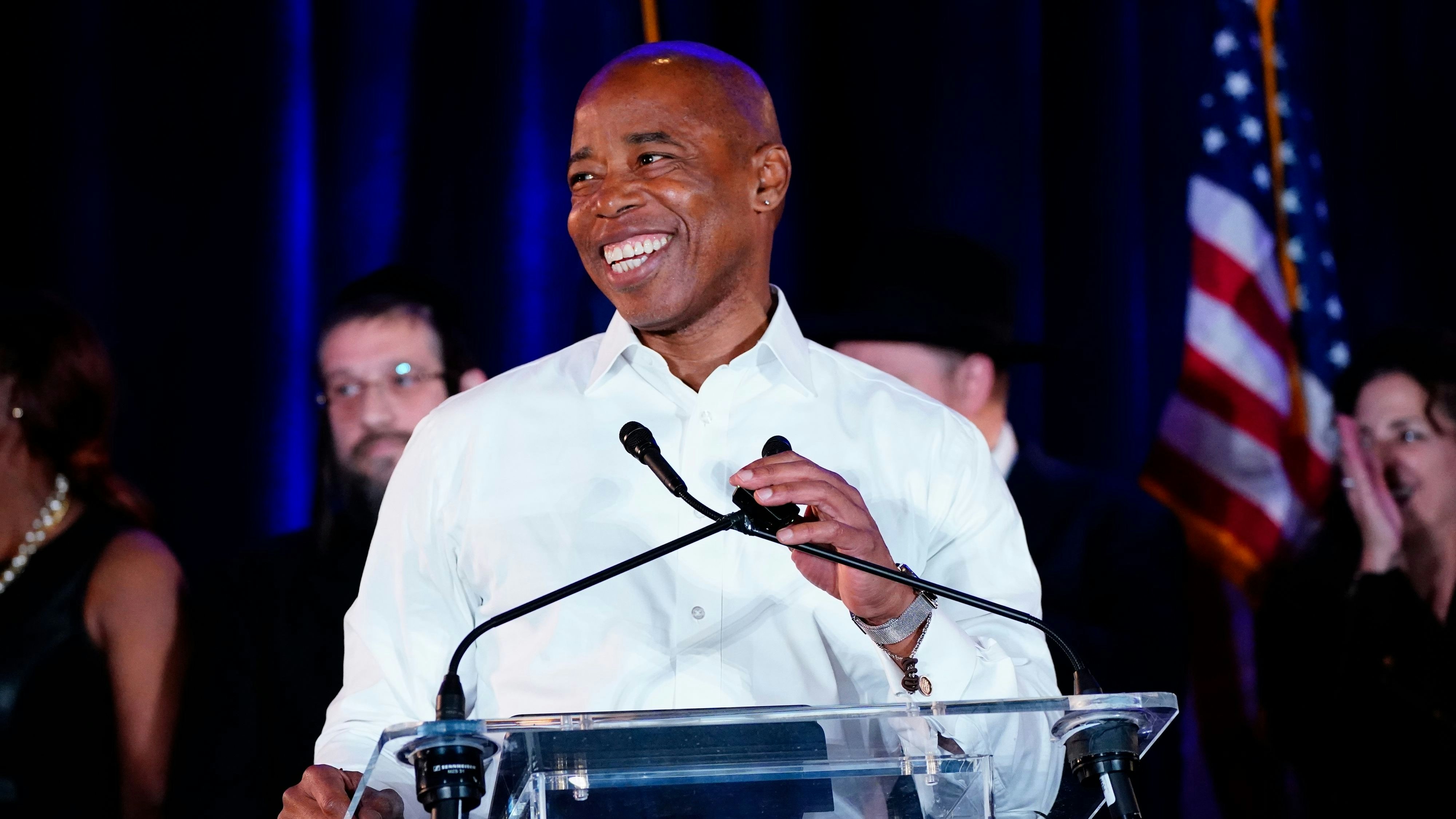 Download von www.picturedesk.com am 03.11.2021 (13:04).  New York City Mayor Elect Eric Adams speaks to supporters Tuesday, Nov. 2, 2021, in New York. (AP Photo/Frank Franklin II) - 20211103_PD0233 - Rechteinfo: Rights Managed (RM)