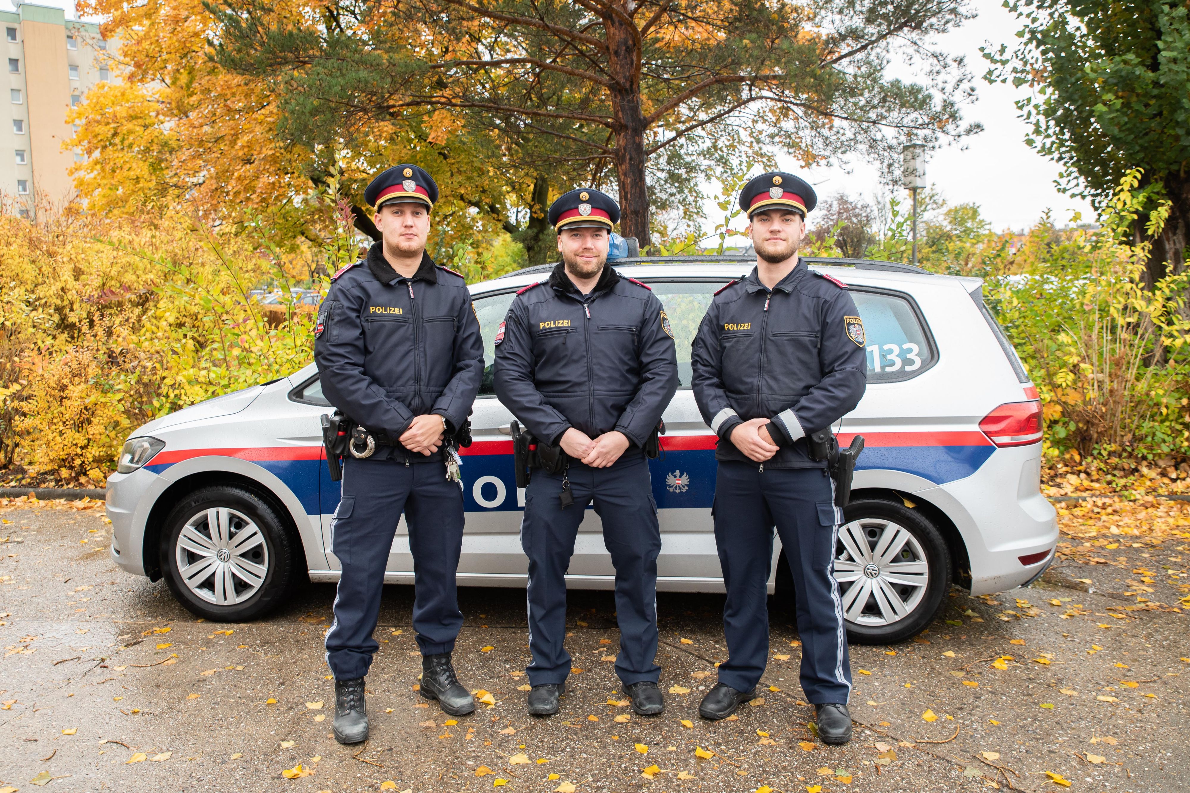 Inspektor Manuel E., Aspirant Marko F. und Inspektor Stephan R. konnten die zwei Bewohner aus dem Haus retten.
