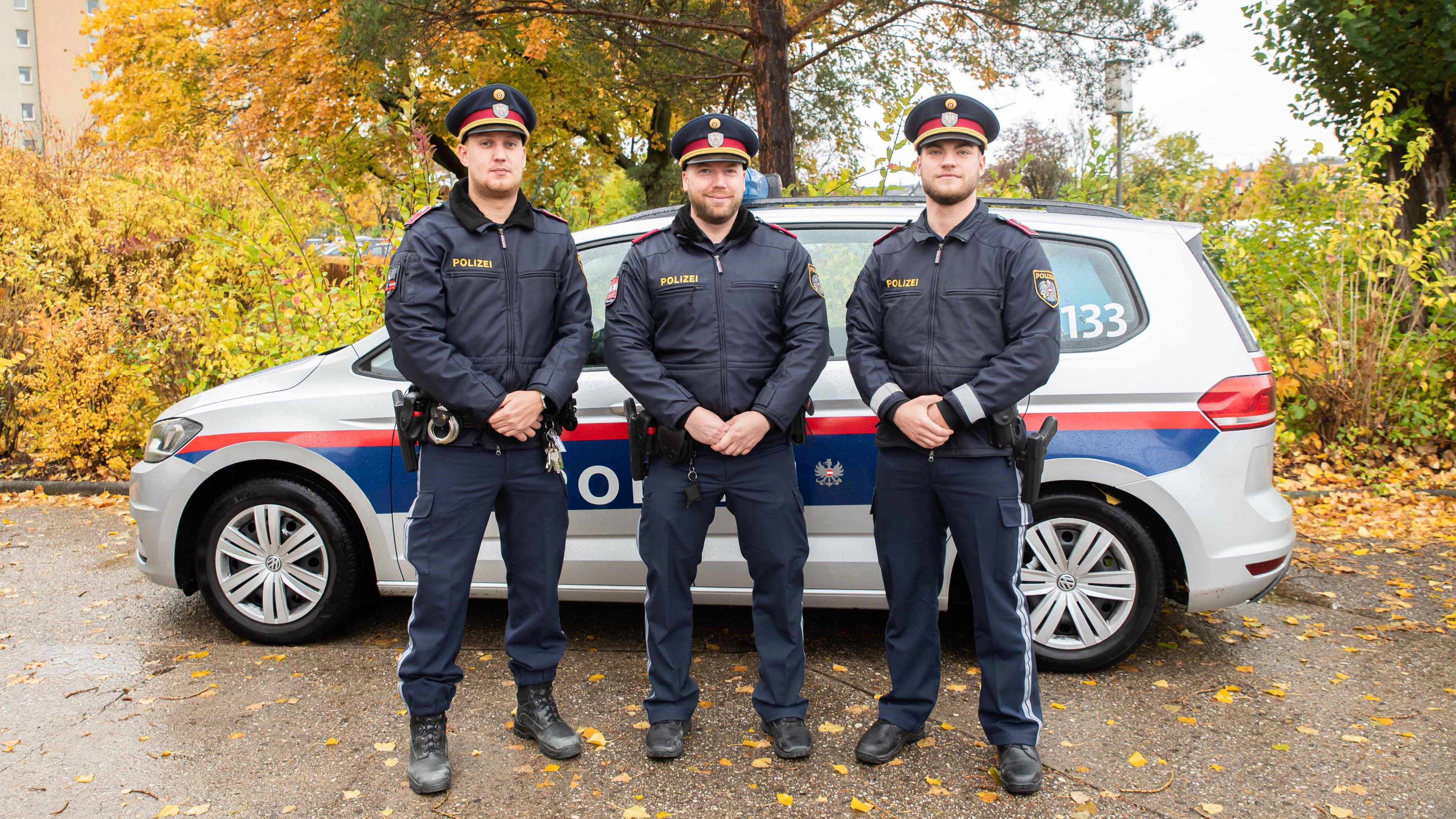 Inspektor Manuel E., Aspirant Marko F. und Inspektor Stephan R. konnten die zwei Bewohner aus dem Haus retten.