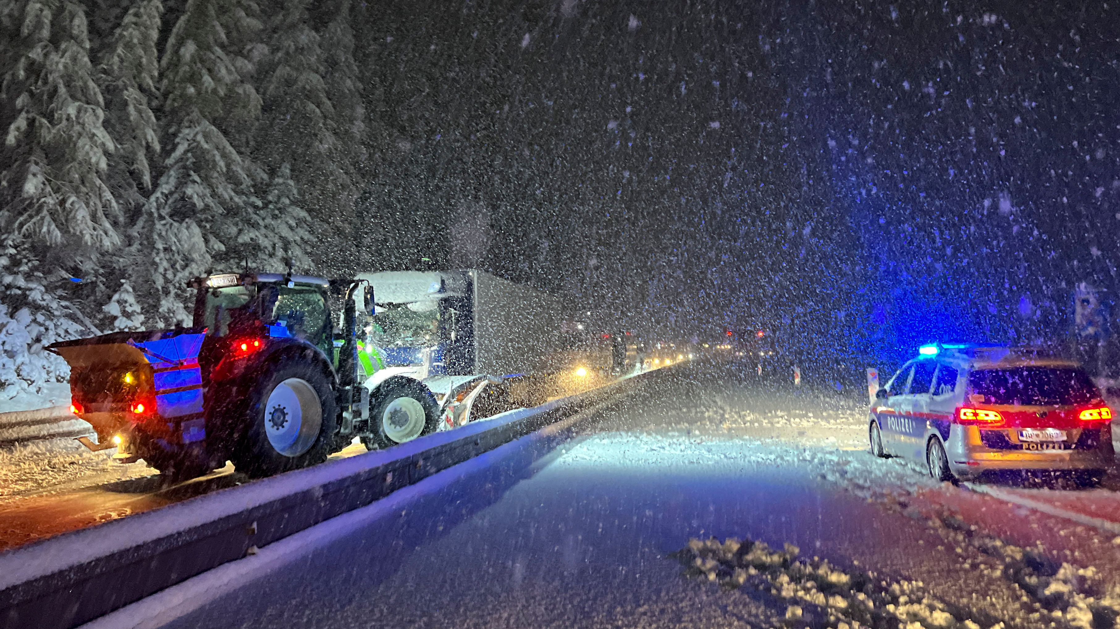 Schneechaos Auf Der Brennerautobahn: | Heute.at