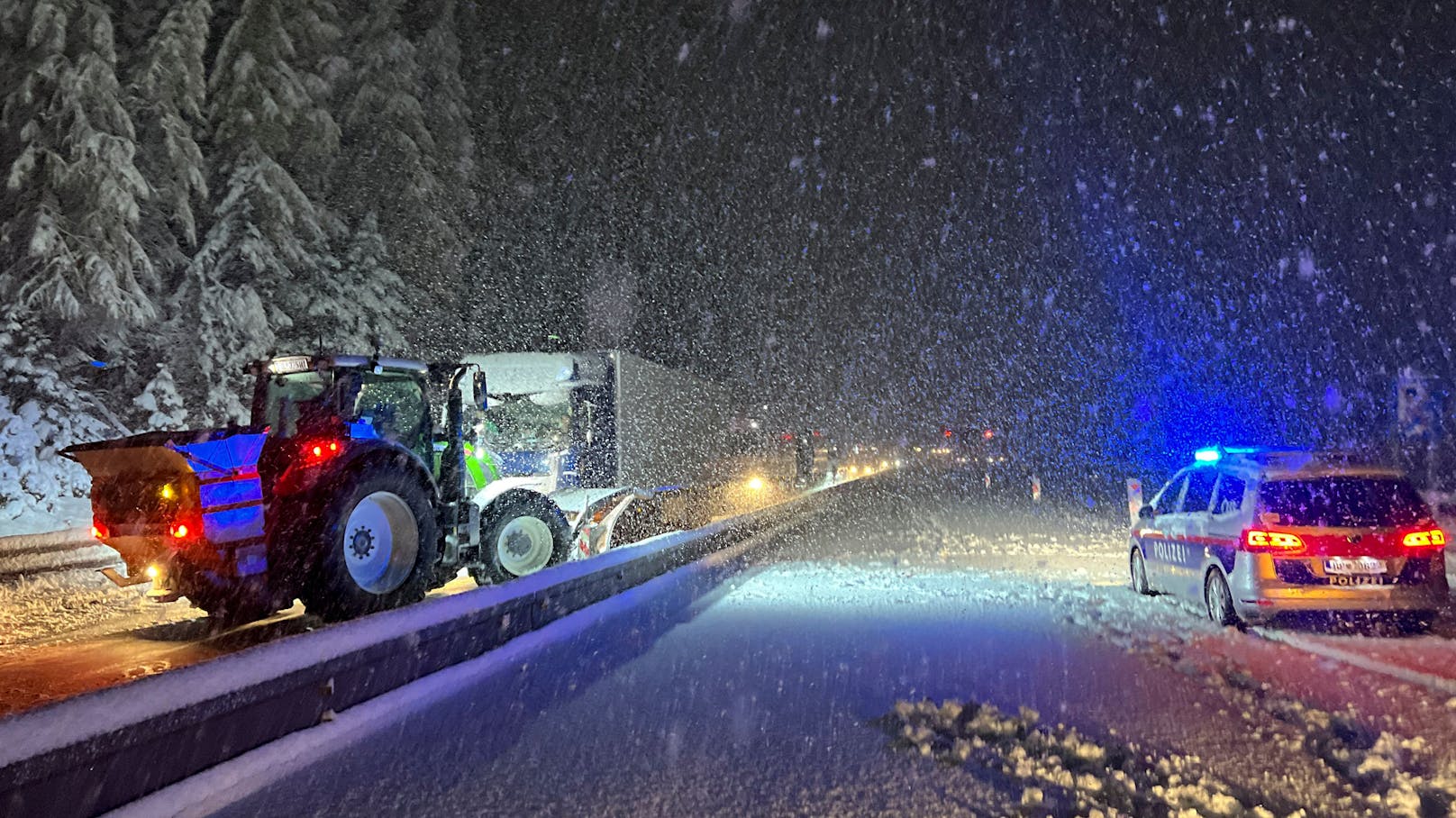 Wintereinbruch bringt Schnee-Chaos nach Österreich