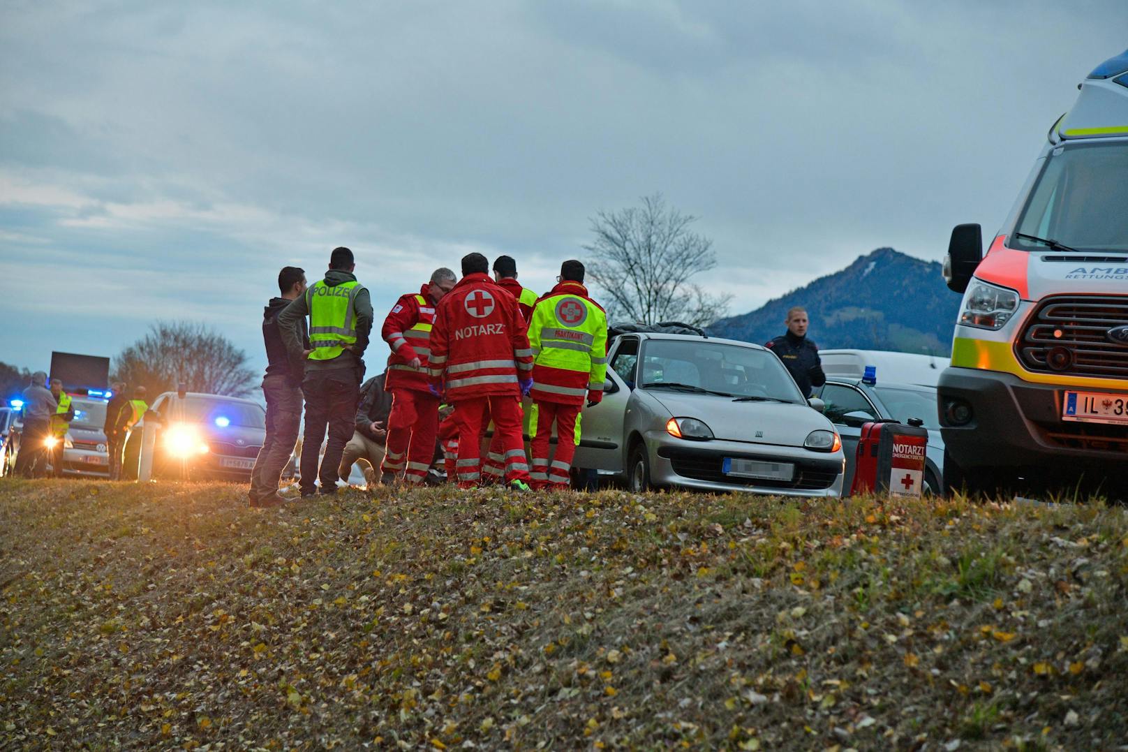 Ein 40-Jähriger hat am Mittwoch auf der Inntalautobahn in Wattens auf seine Mutter eingestochen. 