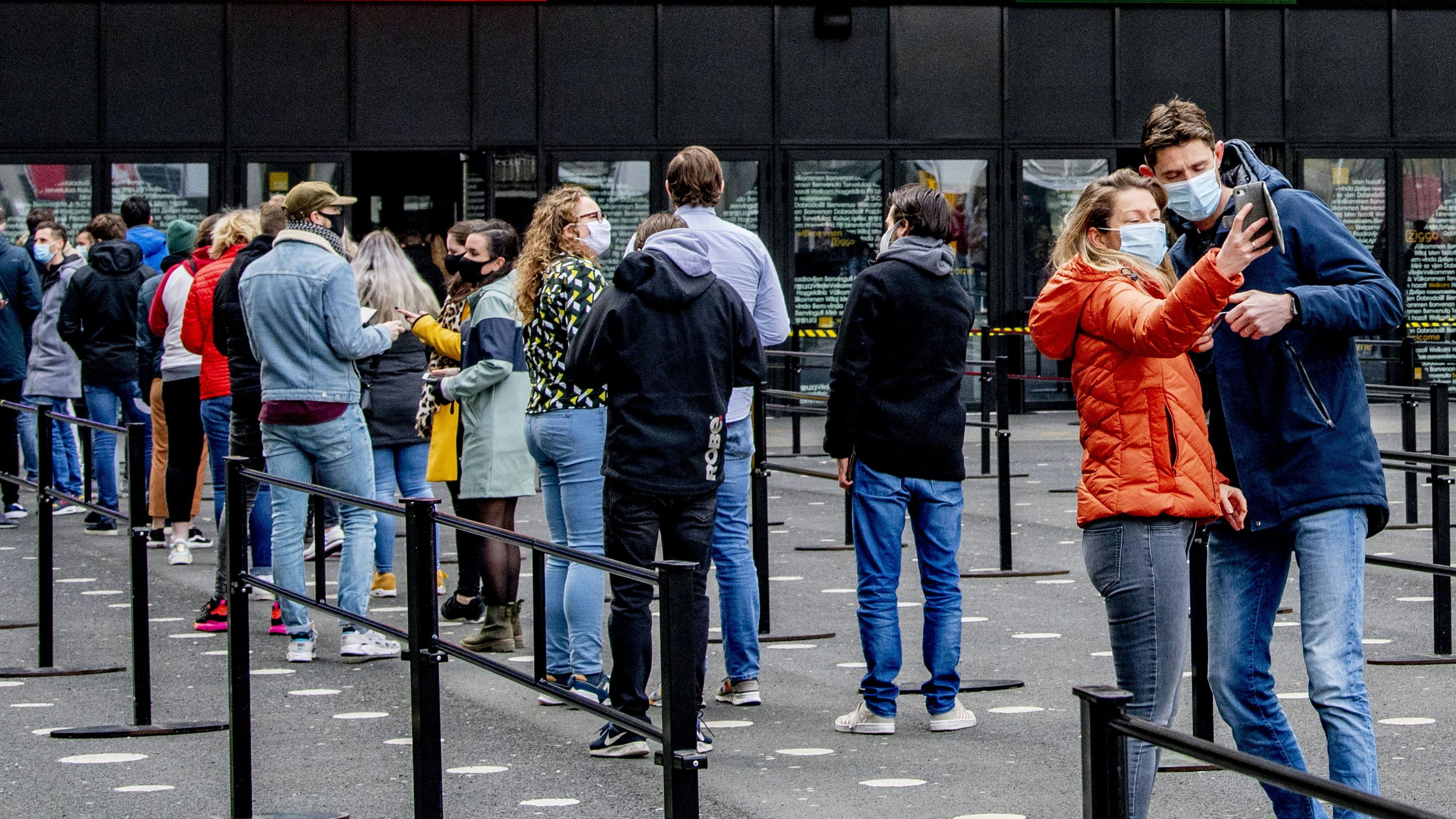 Download von www.picturedesk.com am 04.11.2021 (15:44).  ACT action_31625774 -- AMSTERDAM - André Hazes is honored to be the first artist to give a concert in the Ziggo Dome again. Sunday's performance is part of Fieldlab's series of trial events. André says he will do everything he can to make the experiment a success. He will also explicitly ask his visitors to test themselves after the show. netherlands ROBIN UTRECHT. - 20210307_PD13708 - Rechteinfo: Rights Managed (RM)