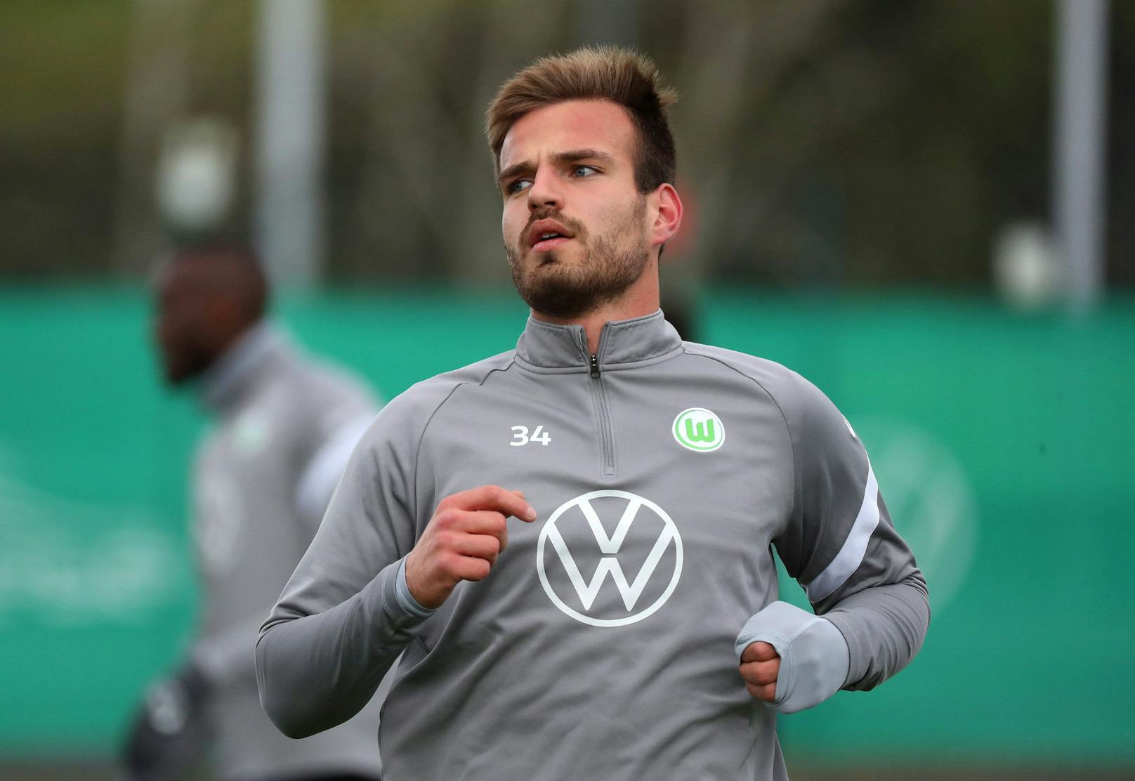 Marin Pongracic teilt gegen Wolfsburg aus. 
