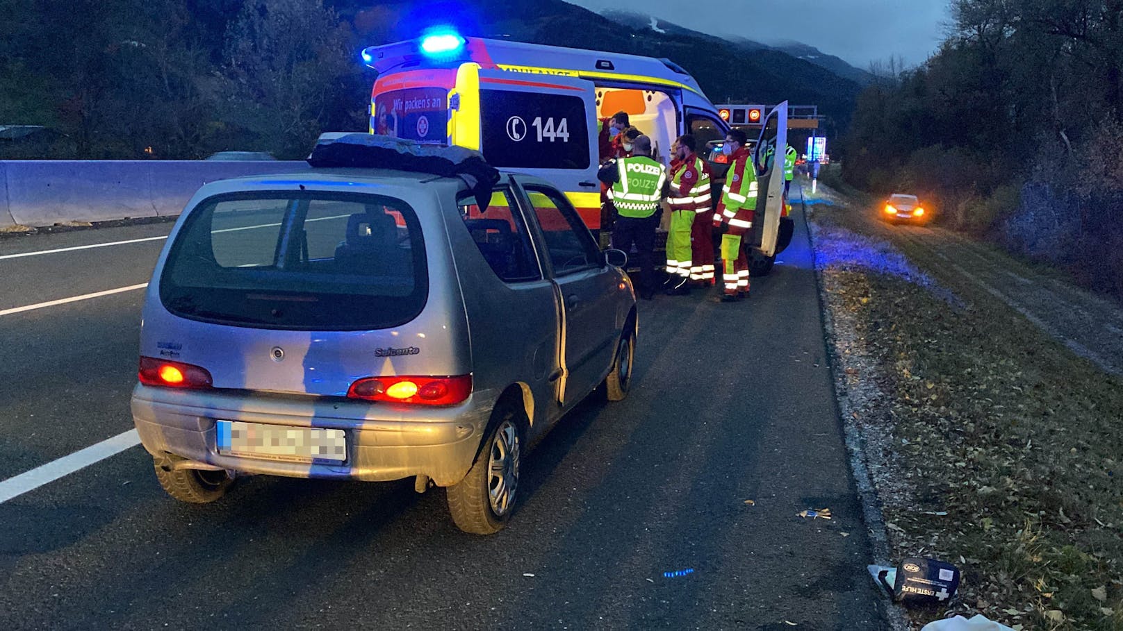 Ein 40-Jähriger hat am Mittwoch auf der Inntalautobahn in Wattens auf seine Mutter eingestochen. 