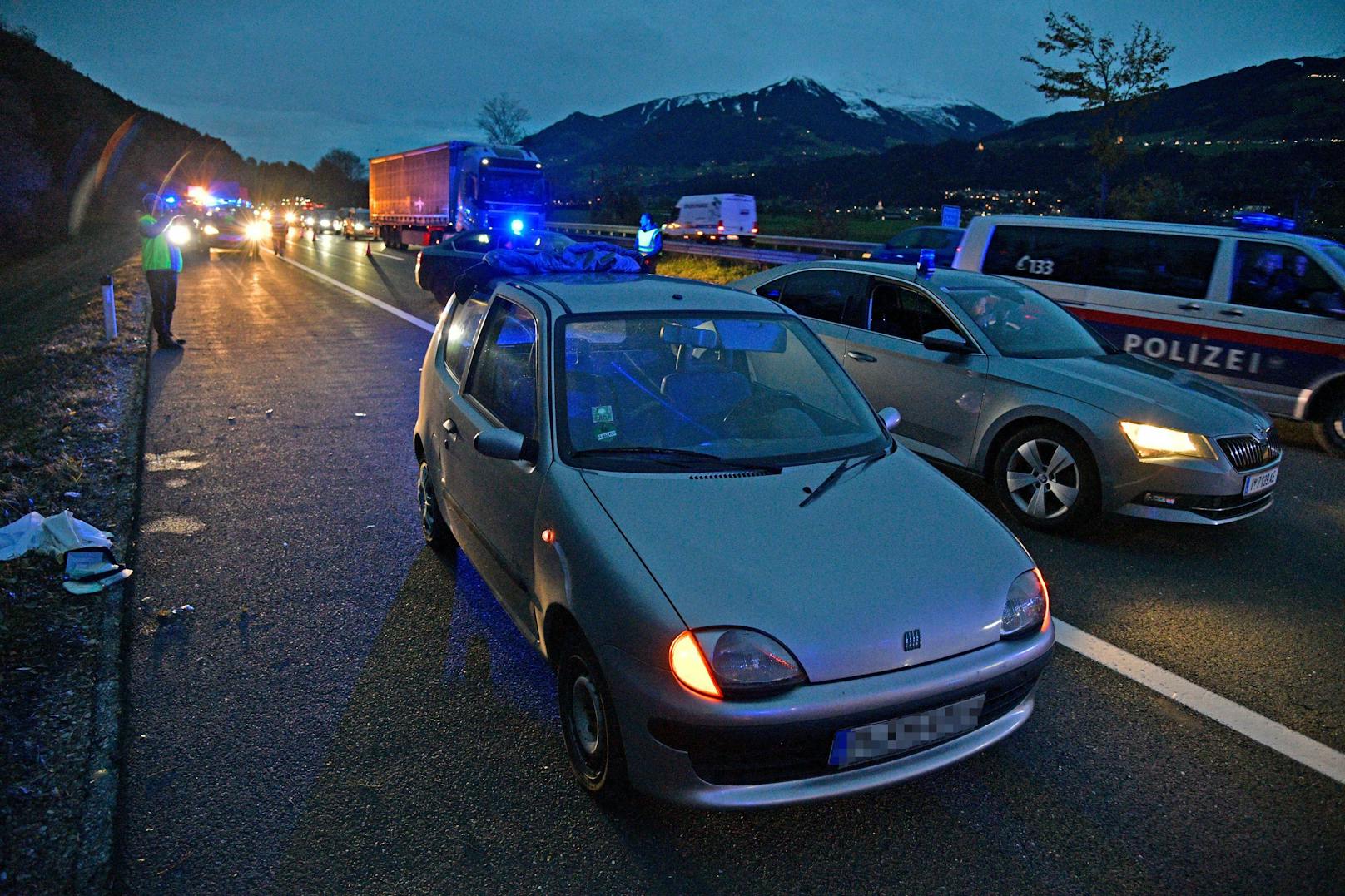 Ein 40-Jähriger hat am Mittwoch auf der Inntalautobahn in Wattens auf seine Mutter eingestochen. 