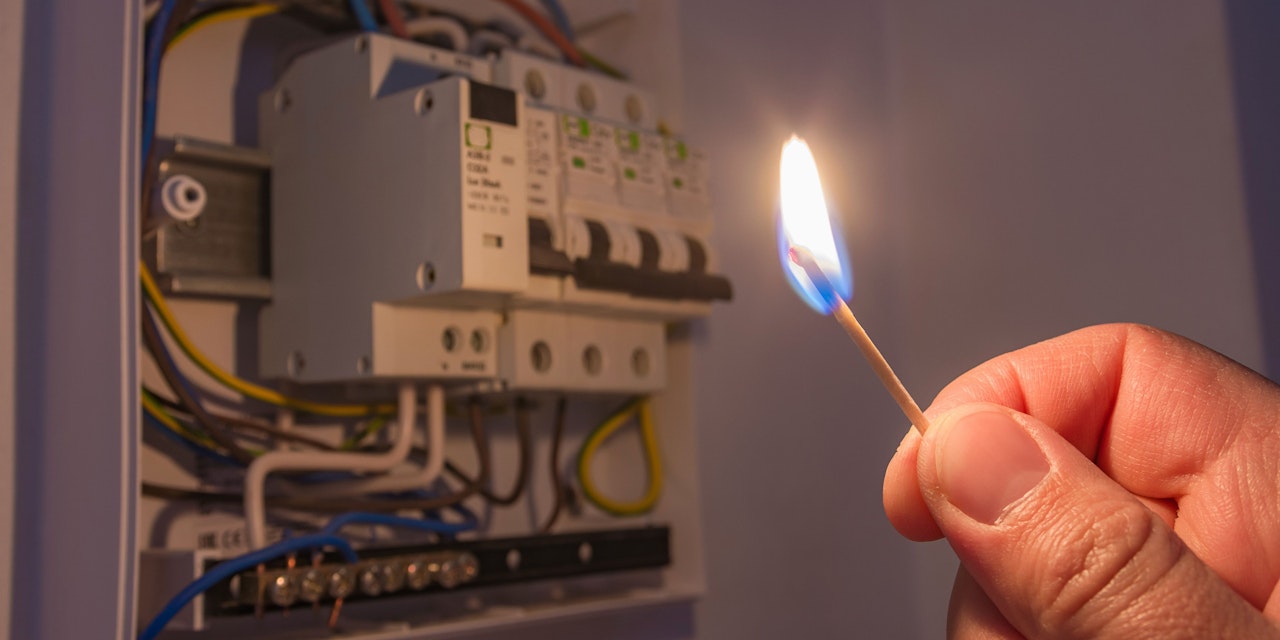 Отсутствие электричества. Внимание отключение электроэнергии. Отключили электричество. Отключили электричество. Шутка про отключение электричества.