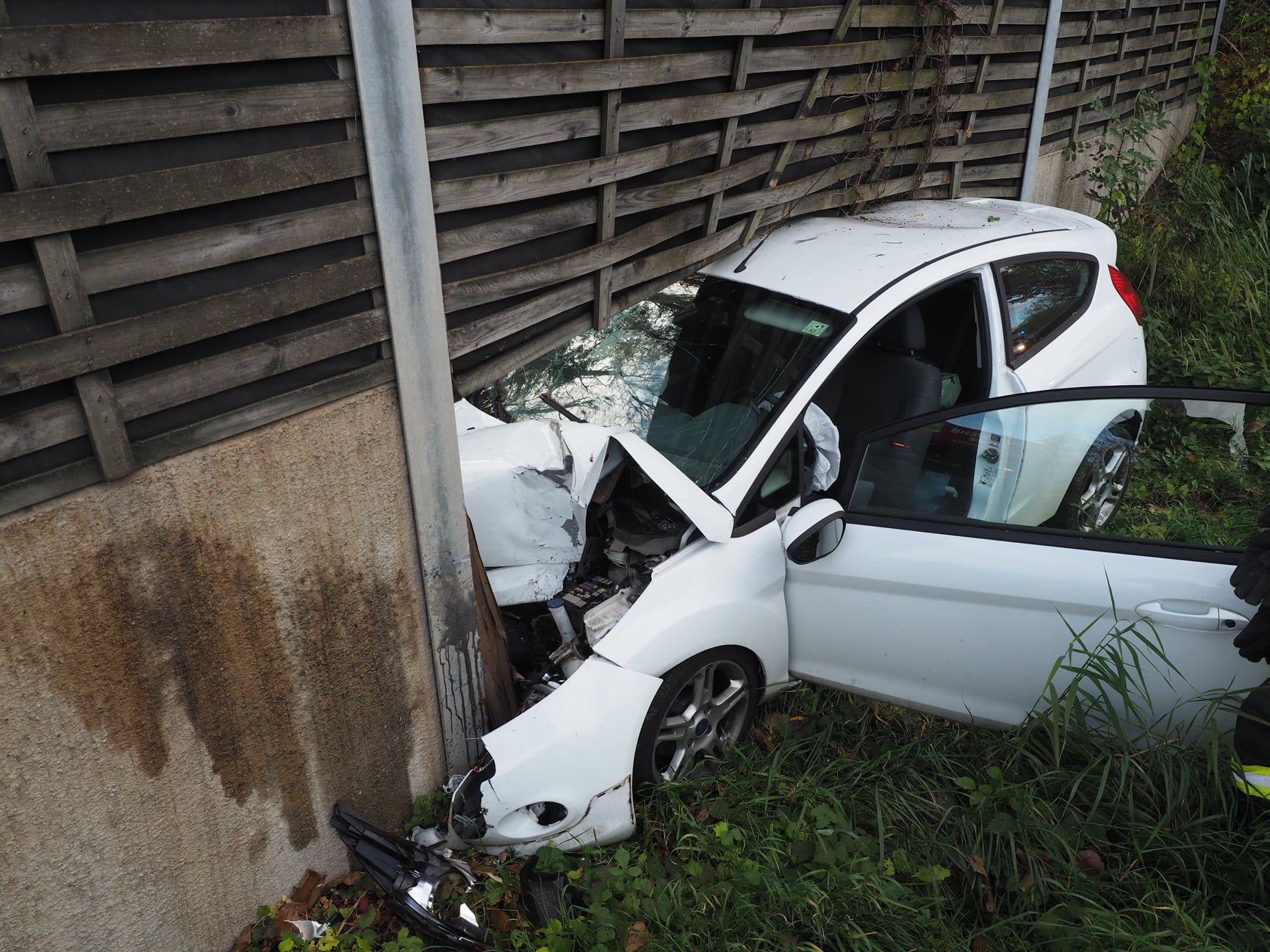 Die Lenkerin wurde schwer verletzt.