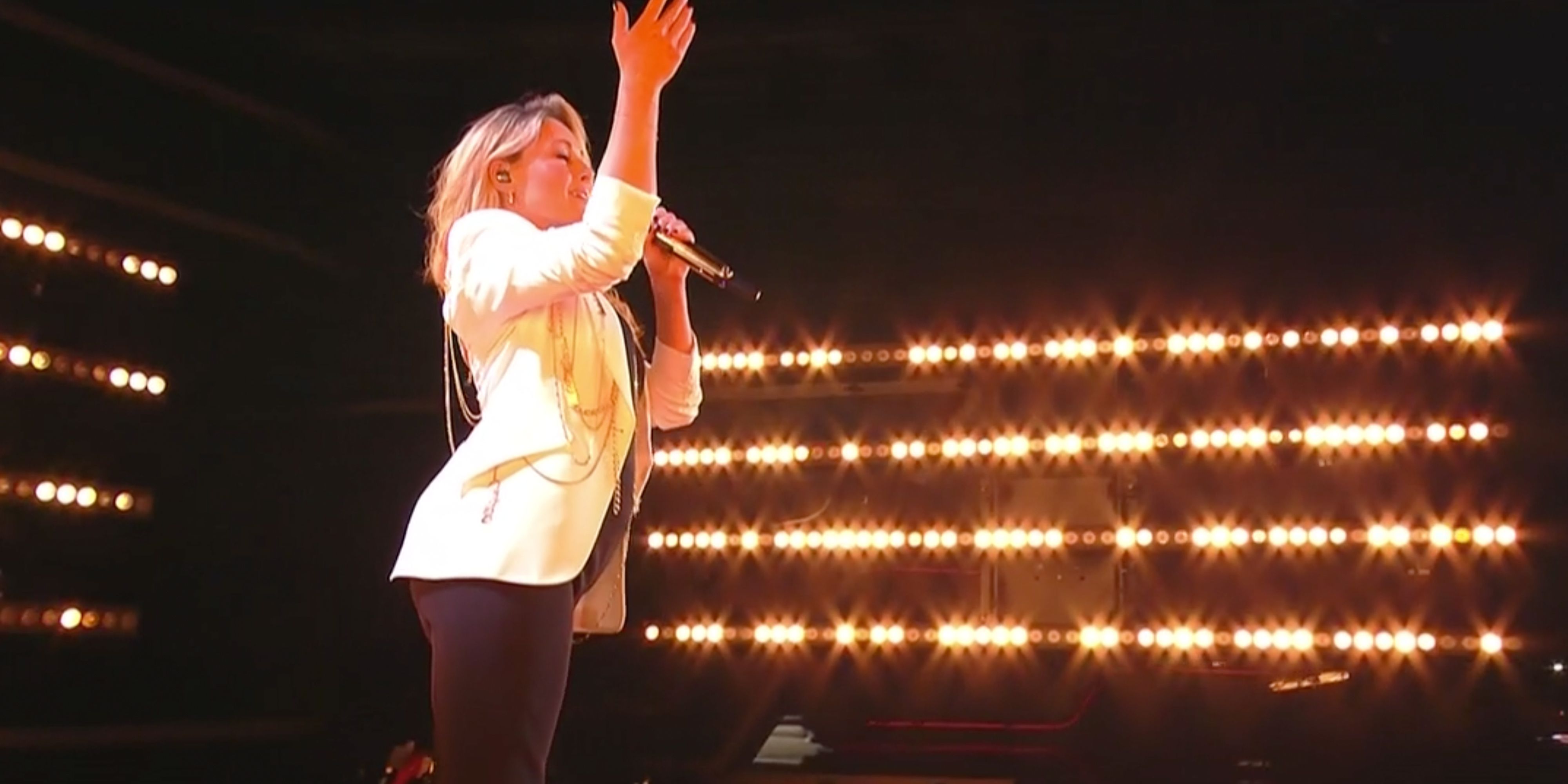 Ein kurzer Blicke auf den Babybauch.