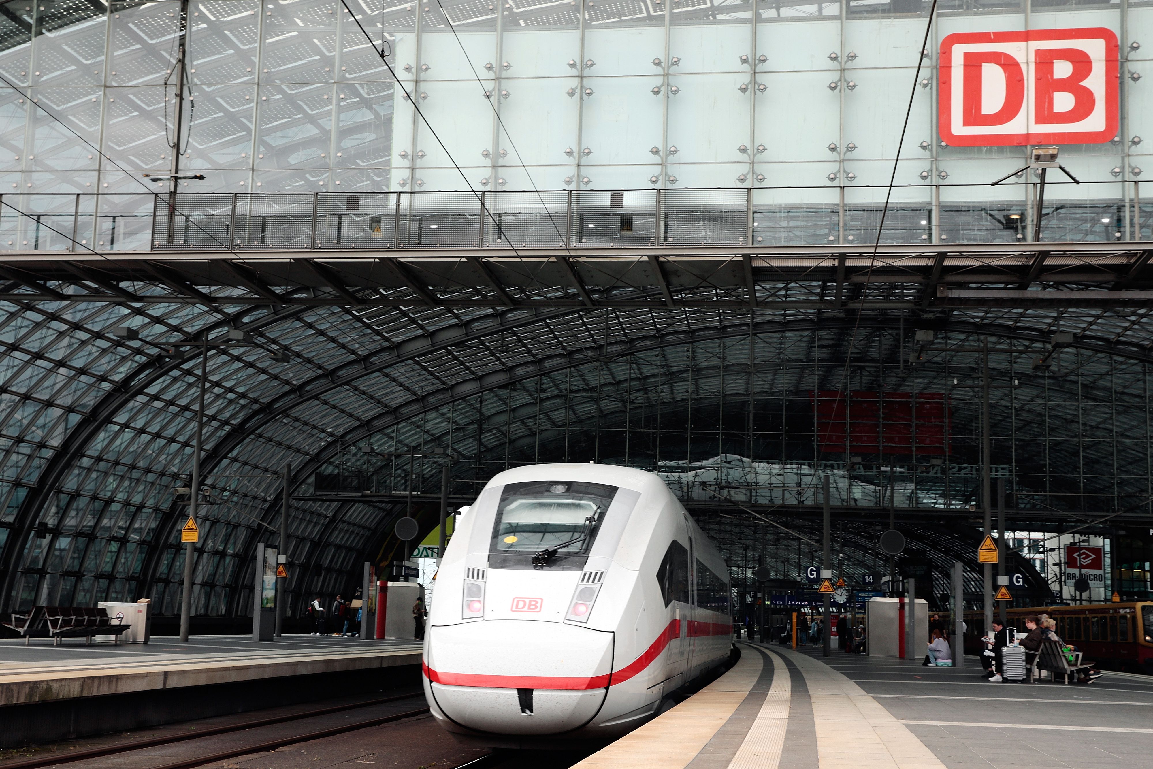 In einem ICE zwischen Regensburg und Nürnberg hat es eine Messerattacke gegeben.