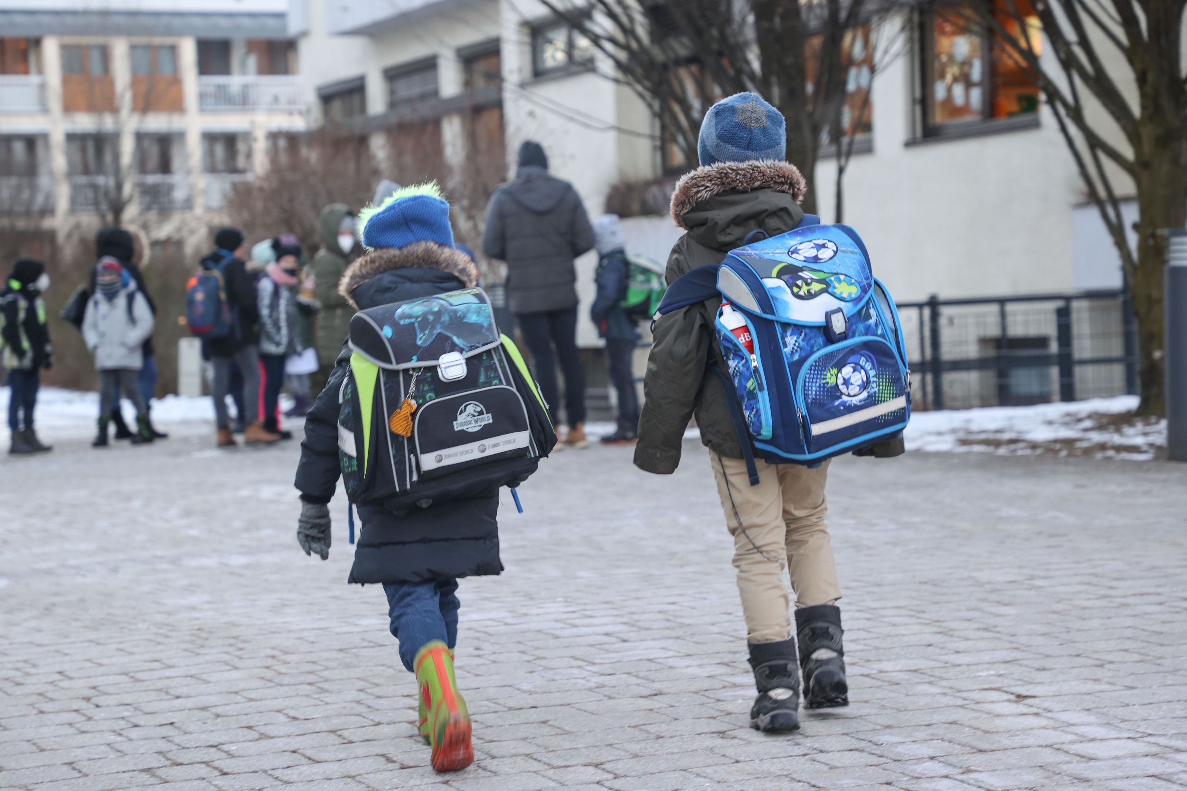 Immer mehr Schulkinder infizieren sich mit Corona. Symbolbild
