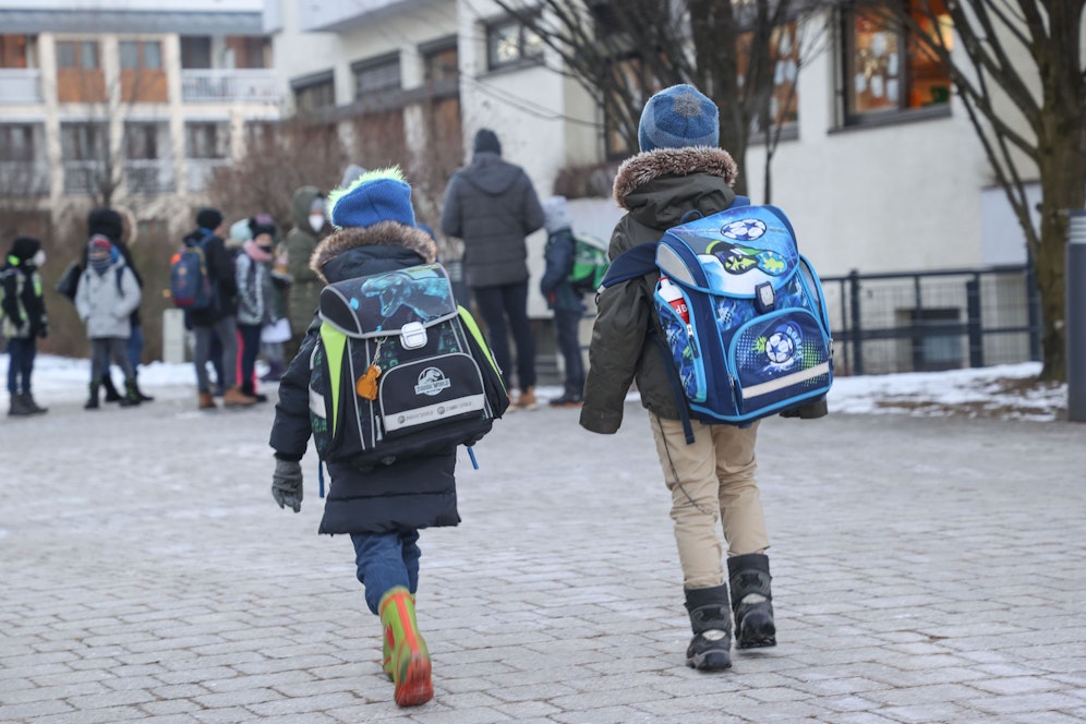 Immer mehr Schulkinder infizieren sich mit Corona.