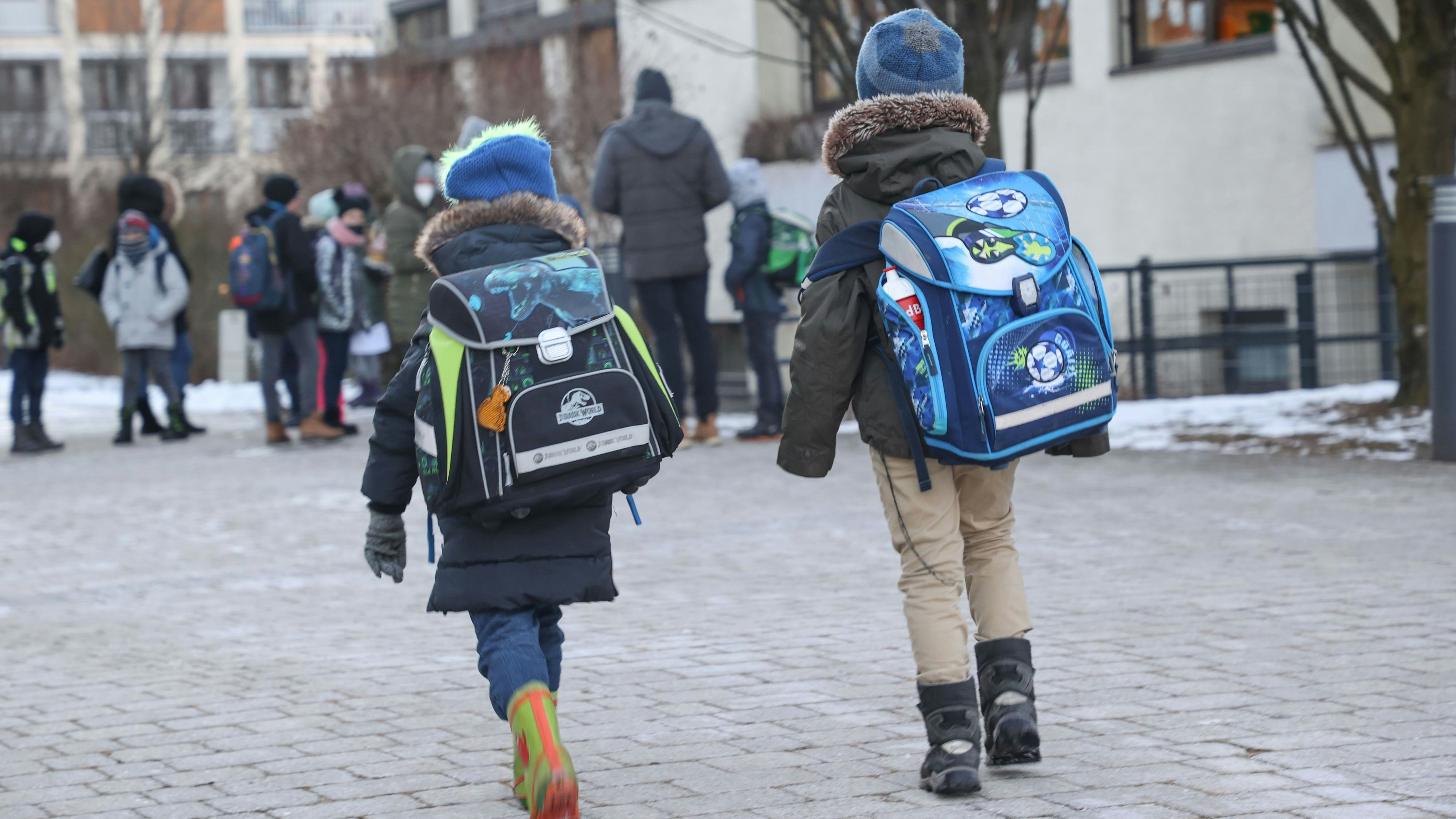Immer mehr Schulkinder infizieren sich mit Corona. Symbolbild