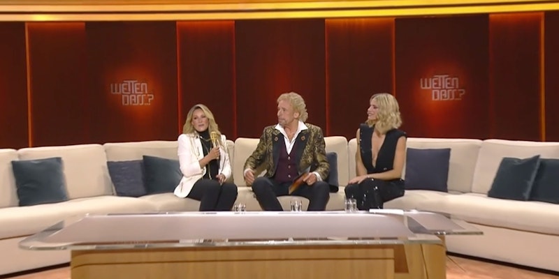 Auf der Couch kam es zum Baby-Talk – was Helene nicht wirklich recht war.