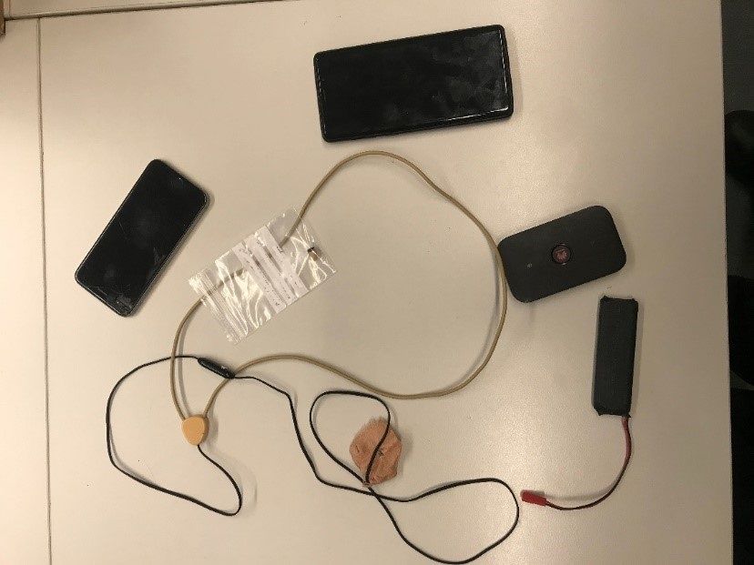 Haufenweise IT-Equipment wurde bei Prüflingen festgestellt. 