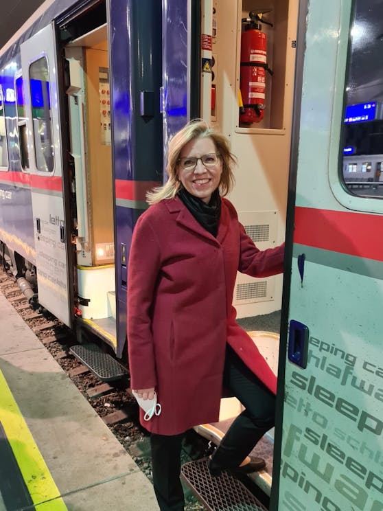 Klimaschutzministerin Leonore Gewessler (Grüne) reist mit der klimafreundlichen Bahn zur COP26 Klimakonferenz in Glasgow.