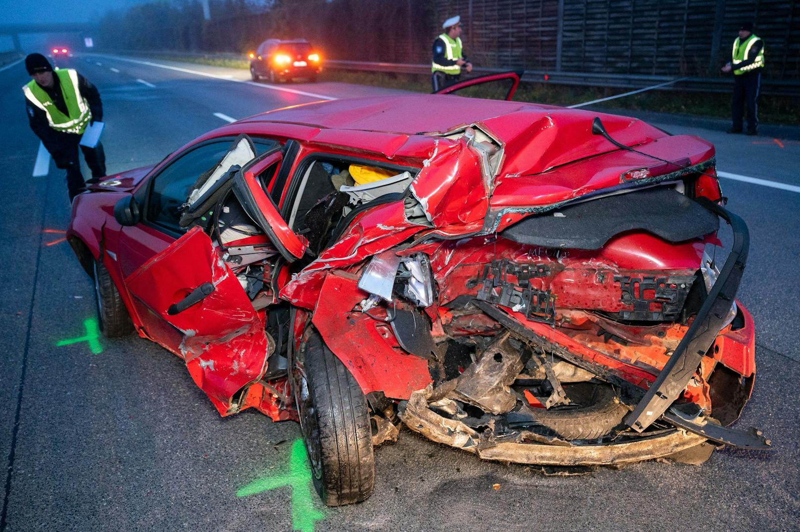 Das Auto des 55-Jährigen wurde komplett zerstört.