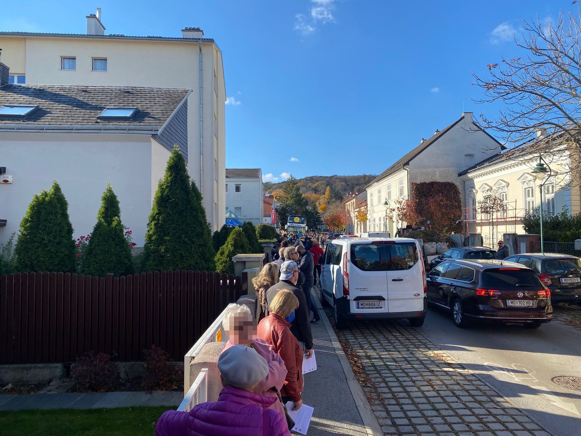 Der Impfbus am Samstag in Mödling vor der Arbeiterkammer.