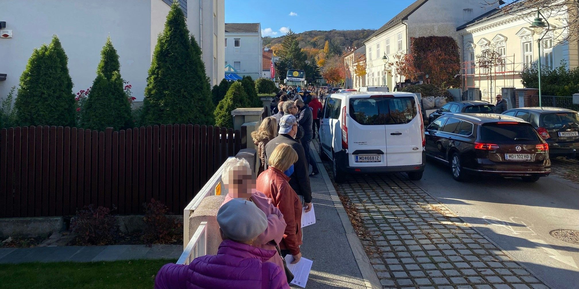 Der Impfbus am Samstag in Mödling vor der Arbeiterkammer.