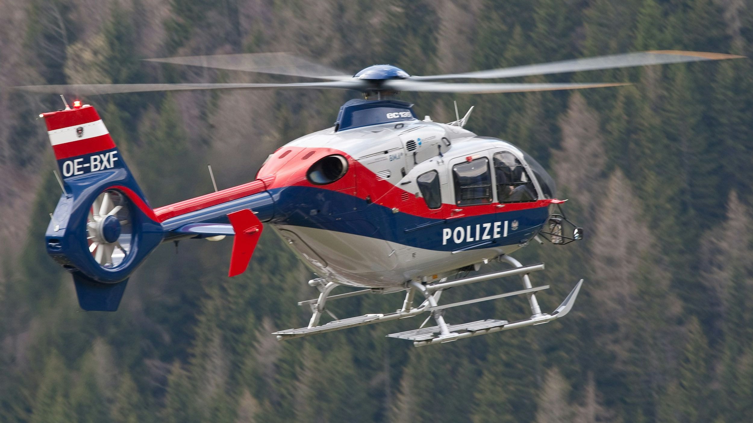 Der Polizeihubschrauber Libelle FLIR war bei dem Unfall im Einsatz.