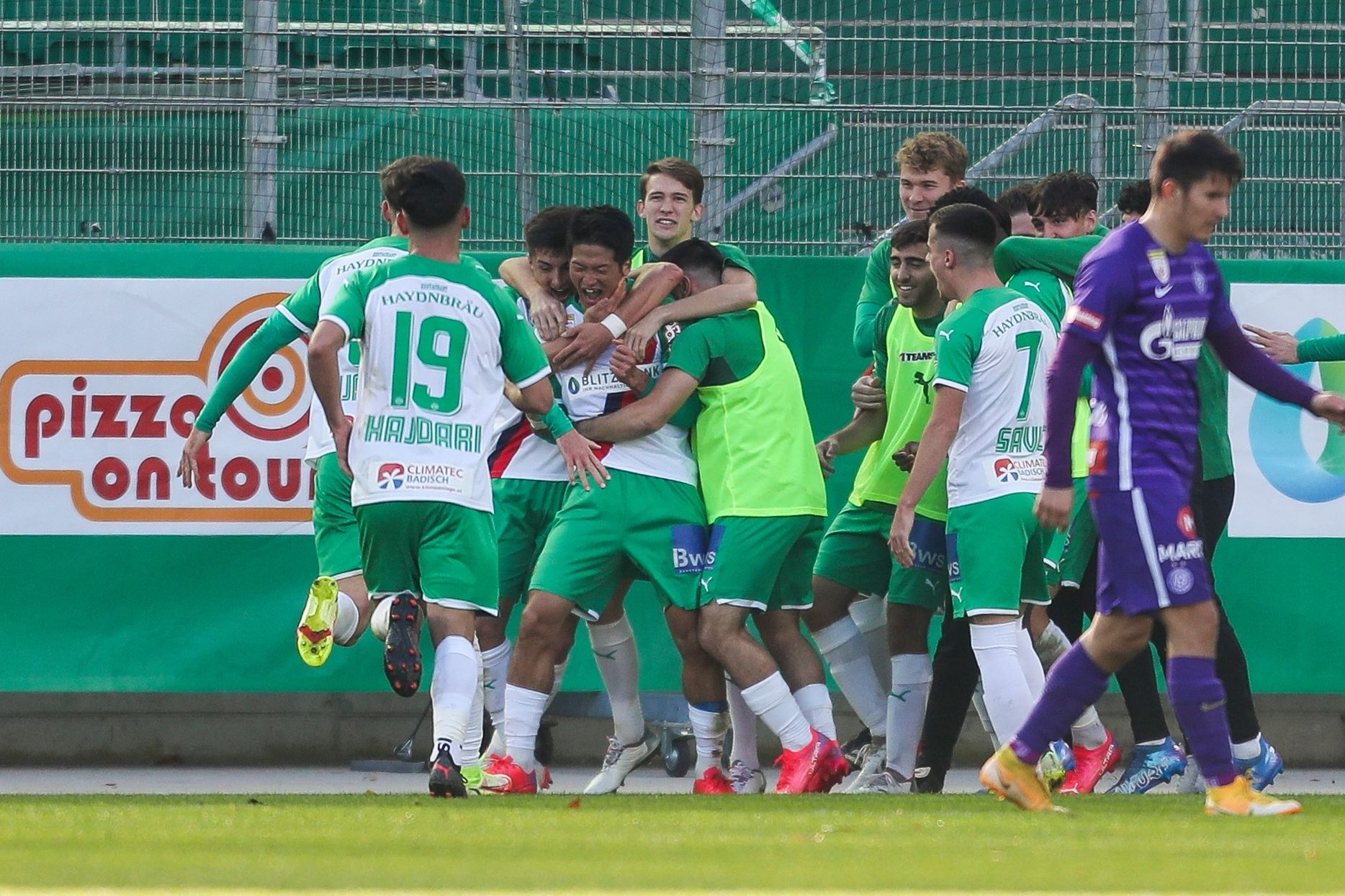 Jubeltraube mit Koya Kitagawa