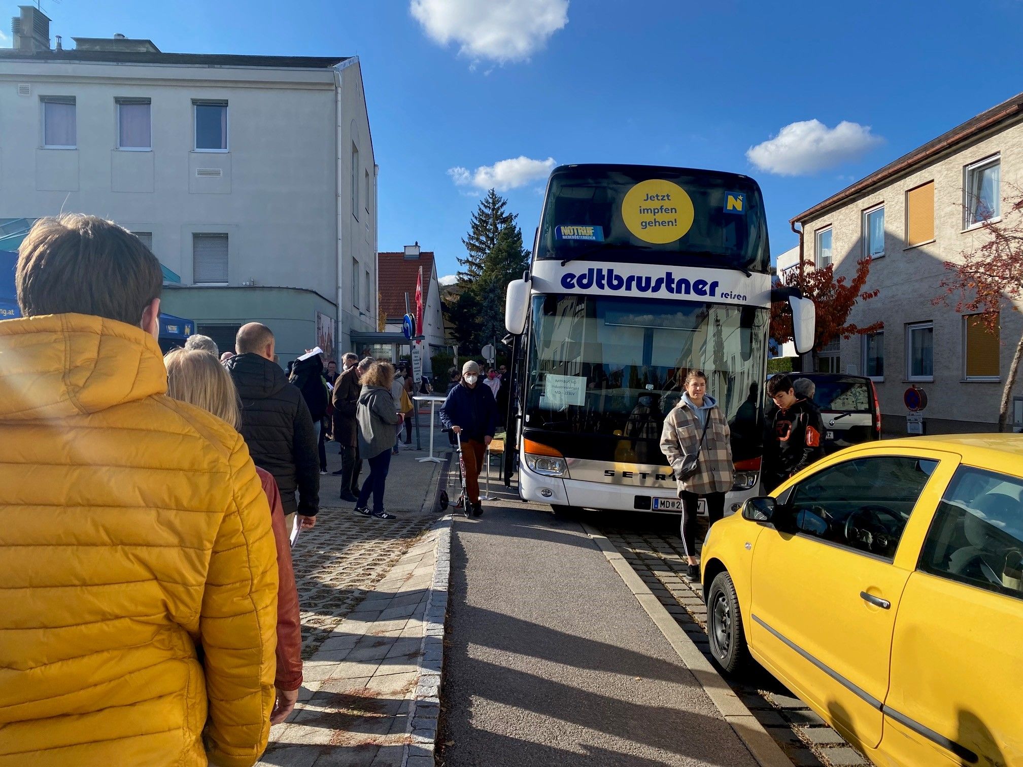 Auch in Mödling war der Andrang auf den Impfbus groß.