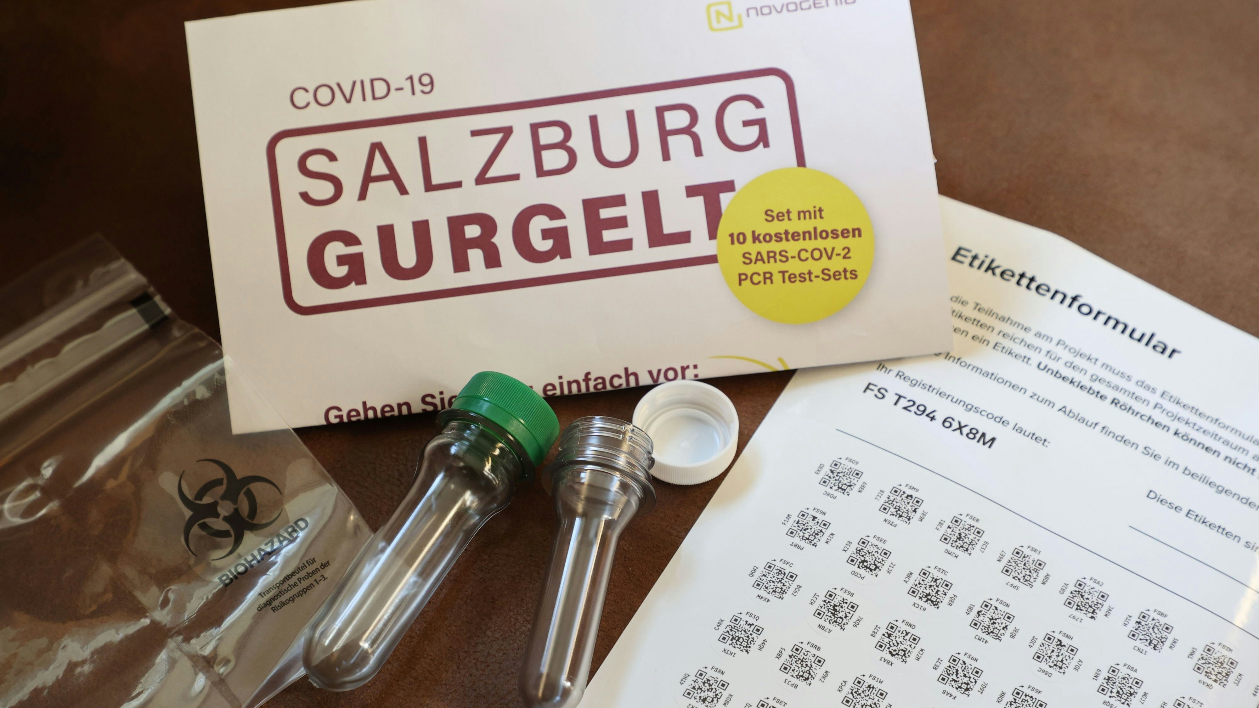 Download von www.picturedesk.com am 08.11.2021 (13:33).  Corona Virus,.Covid 19.PCR Testset, Gurgeltest, Salzbug gurgelt, Testung, 3 G, 2 G, Covid Test, .Foto: Franz Neumayr - 20211027_PD7395 - Rechteinfo: Rights Managed (RM)