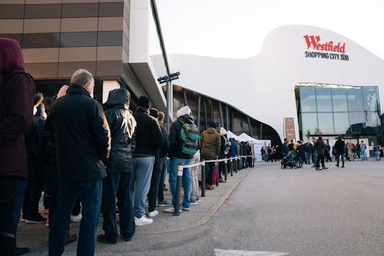 Besucheransturm bei der Xiaomi Store Neu-Eröffnung in der SCS – weitere Stores in Österreich geplant