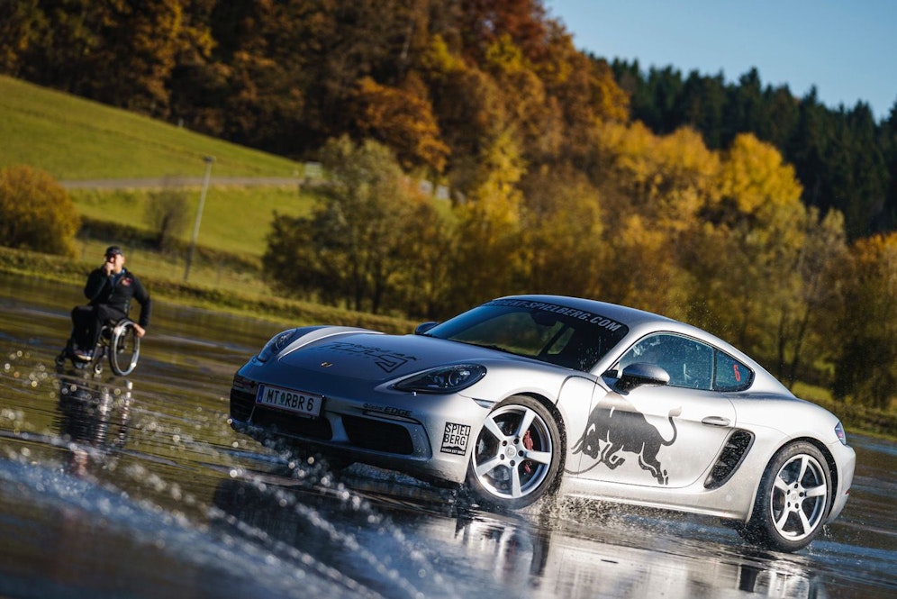 Der umbaute Porsche Cayman beim Test am Red-Bull-Ring