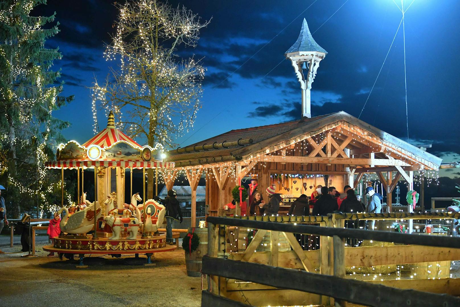 Ab dem 12. November kann man den traditionellen Weihnachtsmarkt auf Gut Aiderbichl von 09:00 bis 18:00 Uhr besuchen. <br>