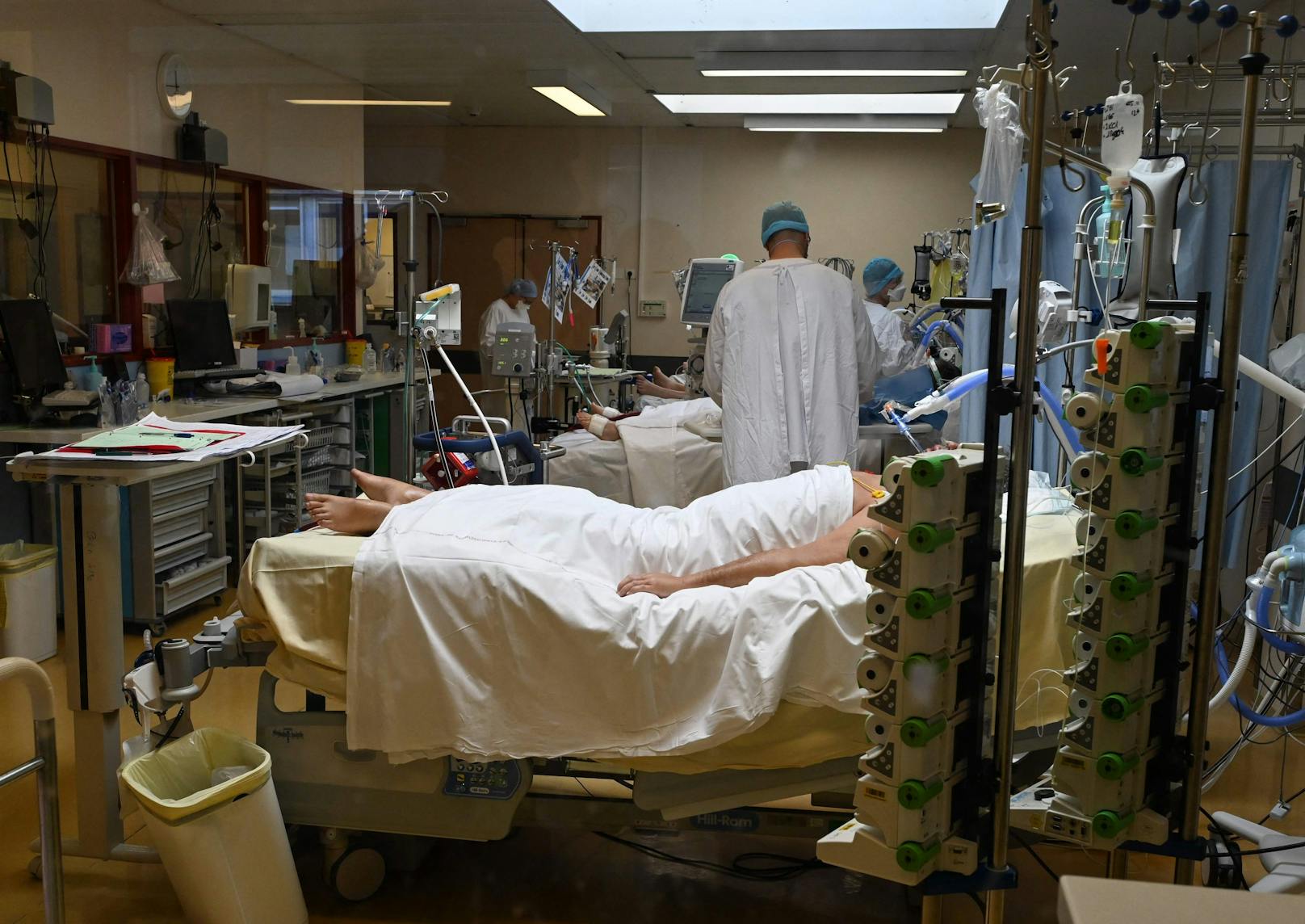 Die Spitalszahlen explodieren ebenso wie die Zahlen der täglichen Neuinfektionen.