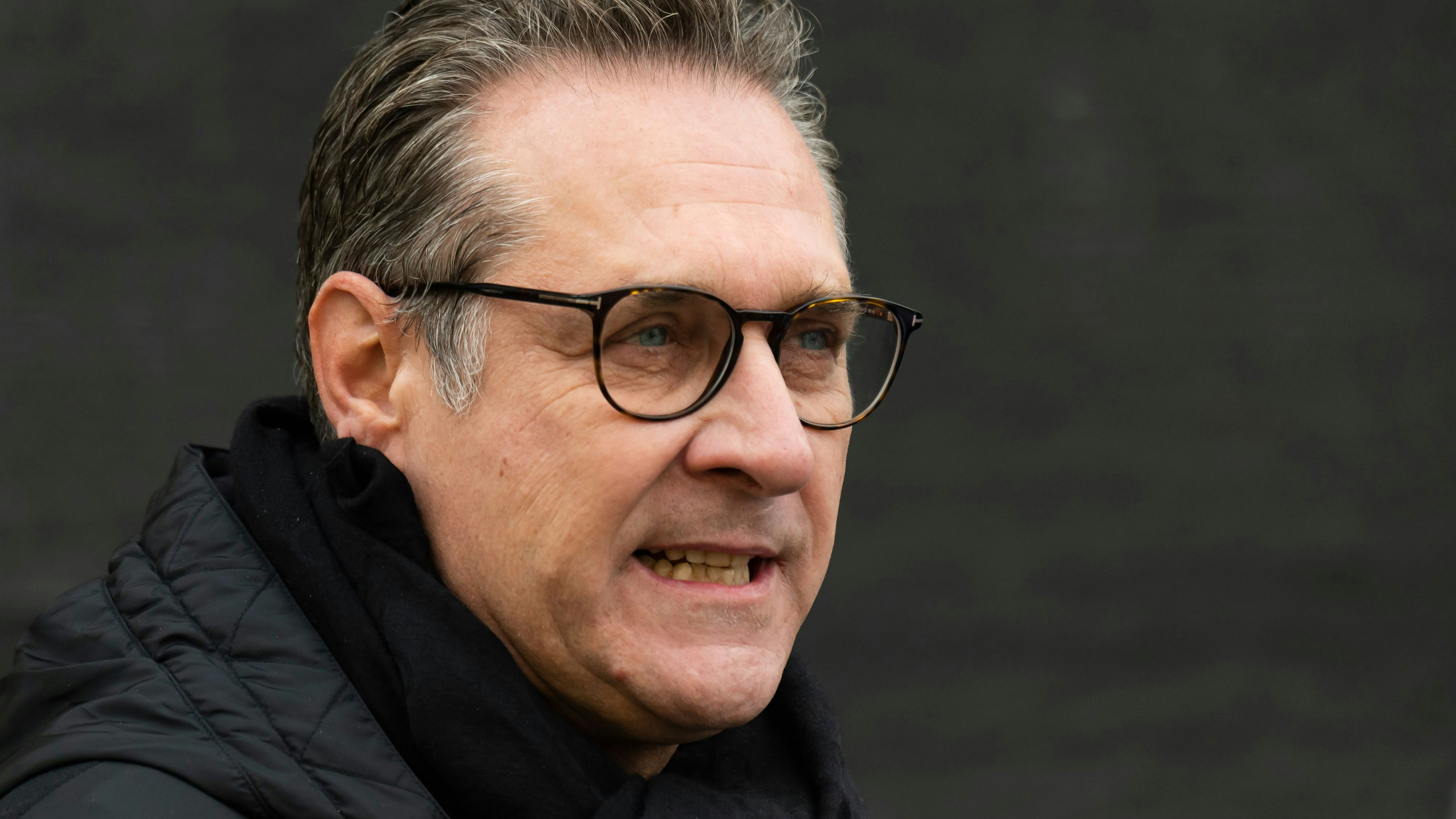 HC Strache bei einem Auftritt bei einer Pegida-Versammlung in Deutschland, 17. Oktober 2021.