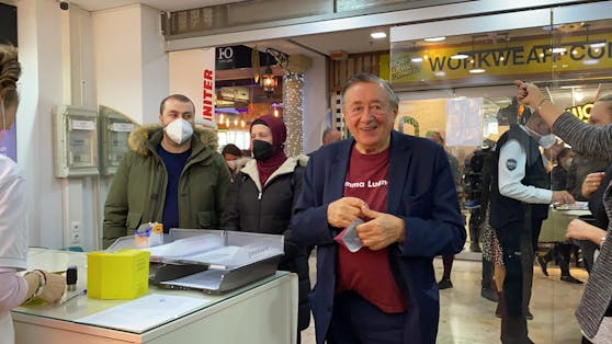 Richard Lugner freut sich, dass am Sonntag, 19. Dezember in der Lugner City die Geschäfte öffnen dürfen. 