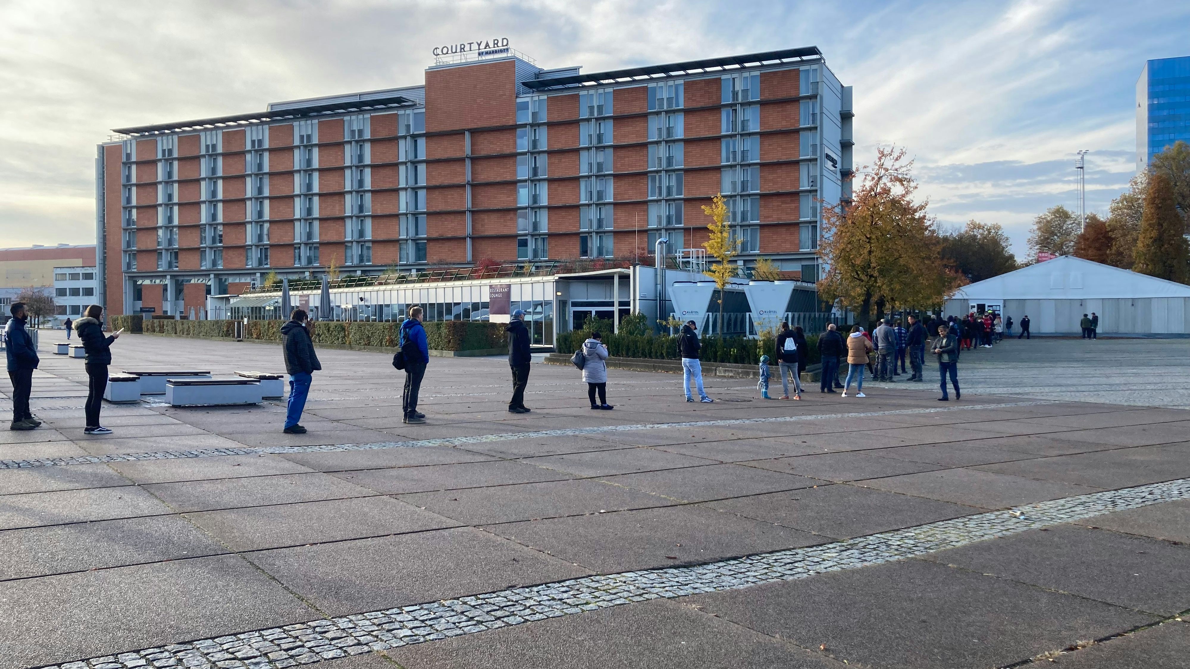 Mehr als eine halbe Stunde musste man in Linz am Montag auf seinen Test warten.