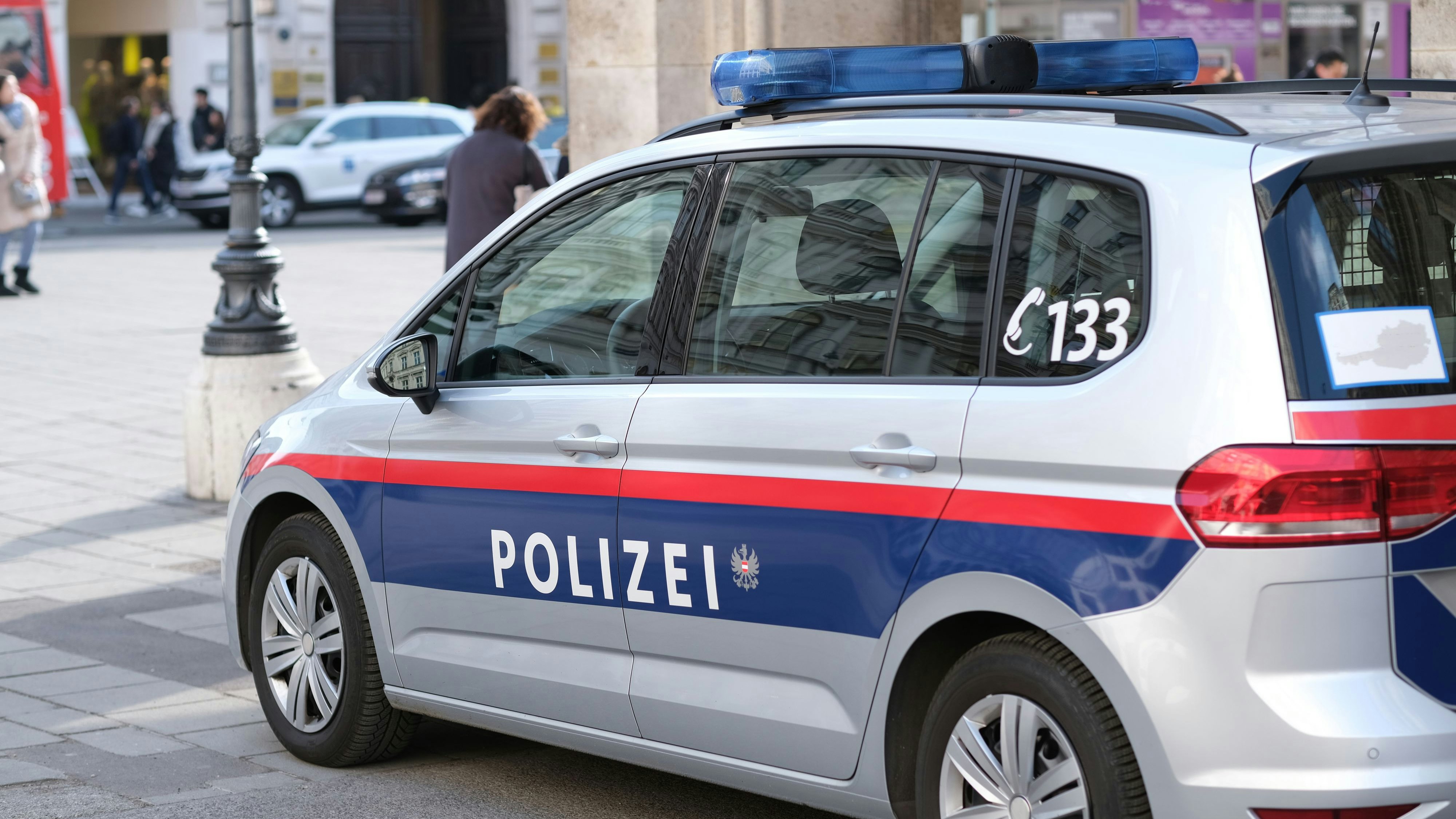 Heute.at - Drogerie-Mitarbeiter überrumpeln Ladendieb mit Messer