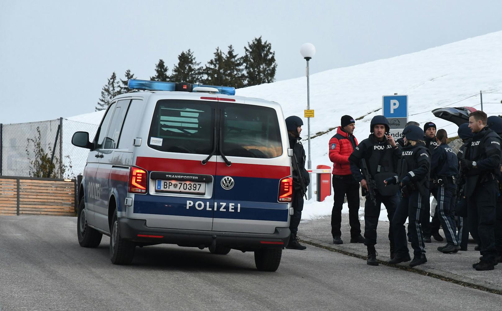 Die Polizei war mit einem Großaufgebot an Einsatzkräften vor Ort.&nbsp;