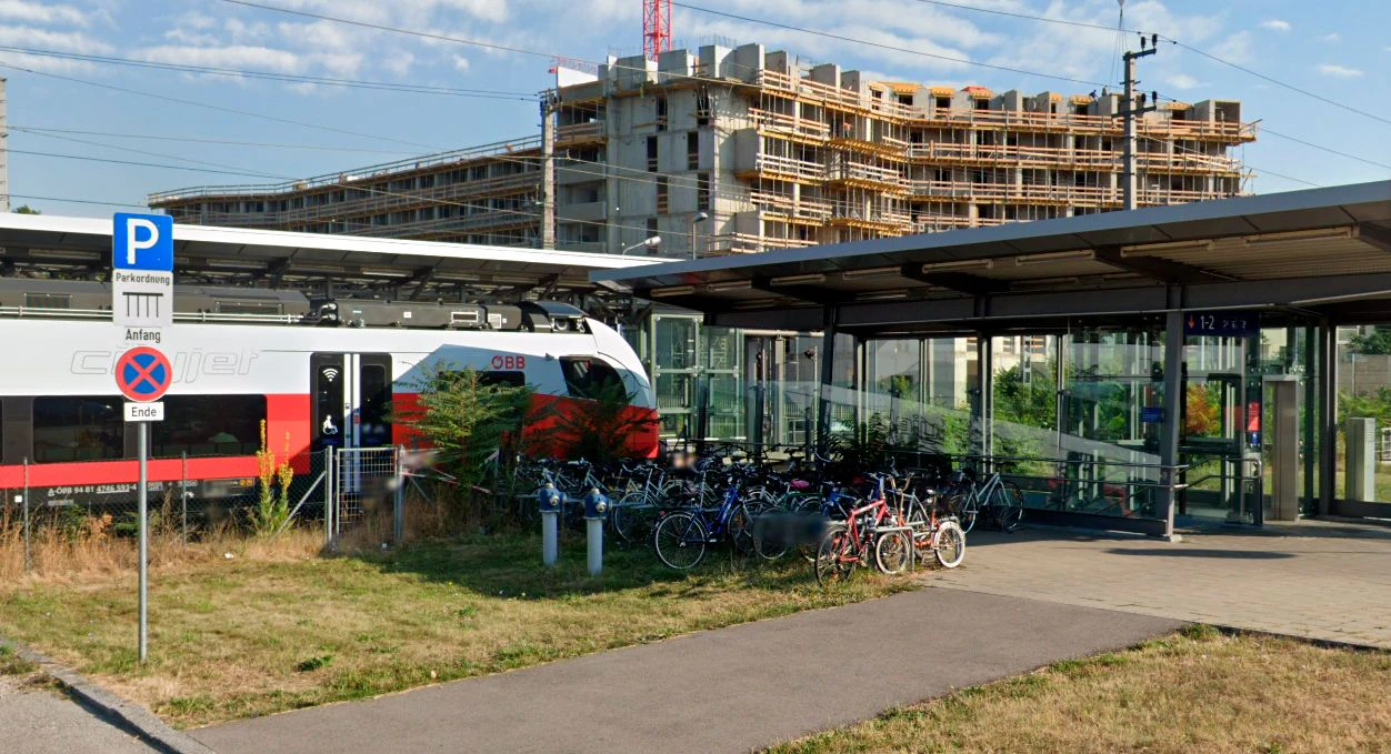 Der Vorfall ereignete sich am Bahnhof Kaiserebersdorf in Wien-Simmering. 