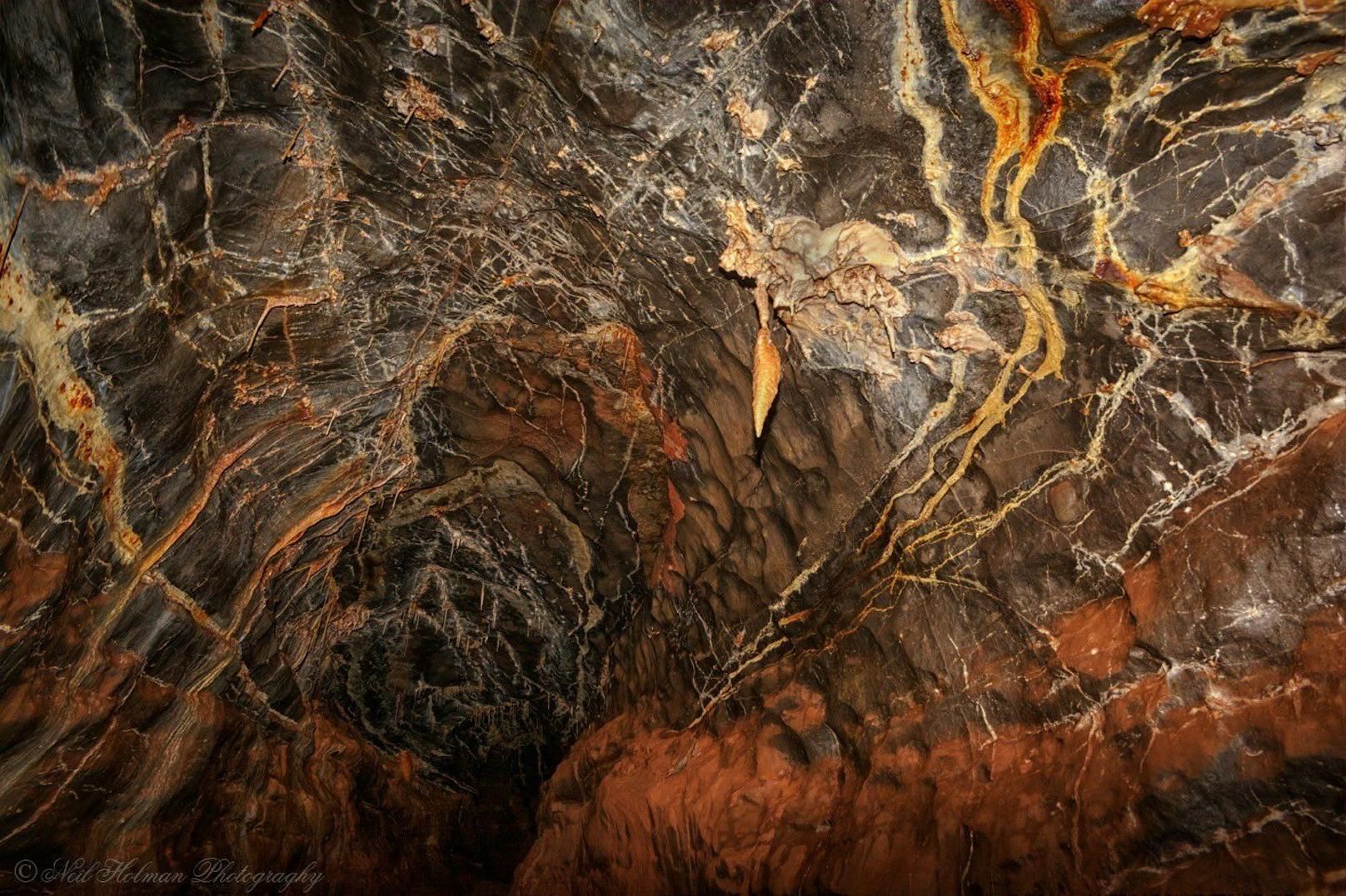Ogof Ffynnon Ddu (walisisch für "Höhle der Schwarzen Quelle") ist ein über 60 Kilometer langes Höhlensystem. Hier steckte der Mann über 50 Stunden fest.