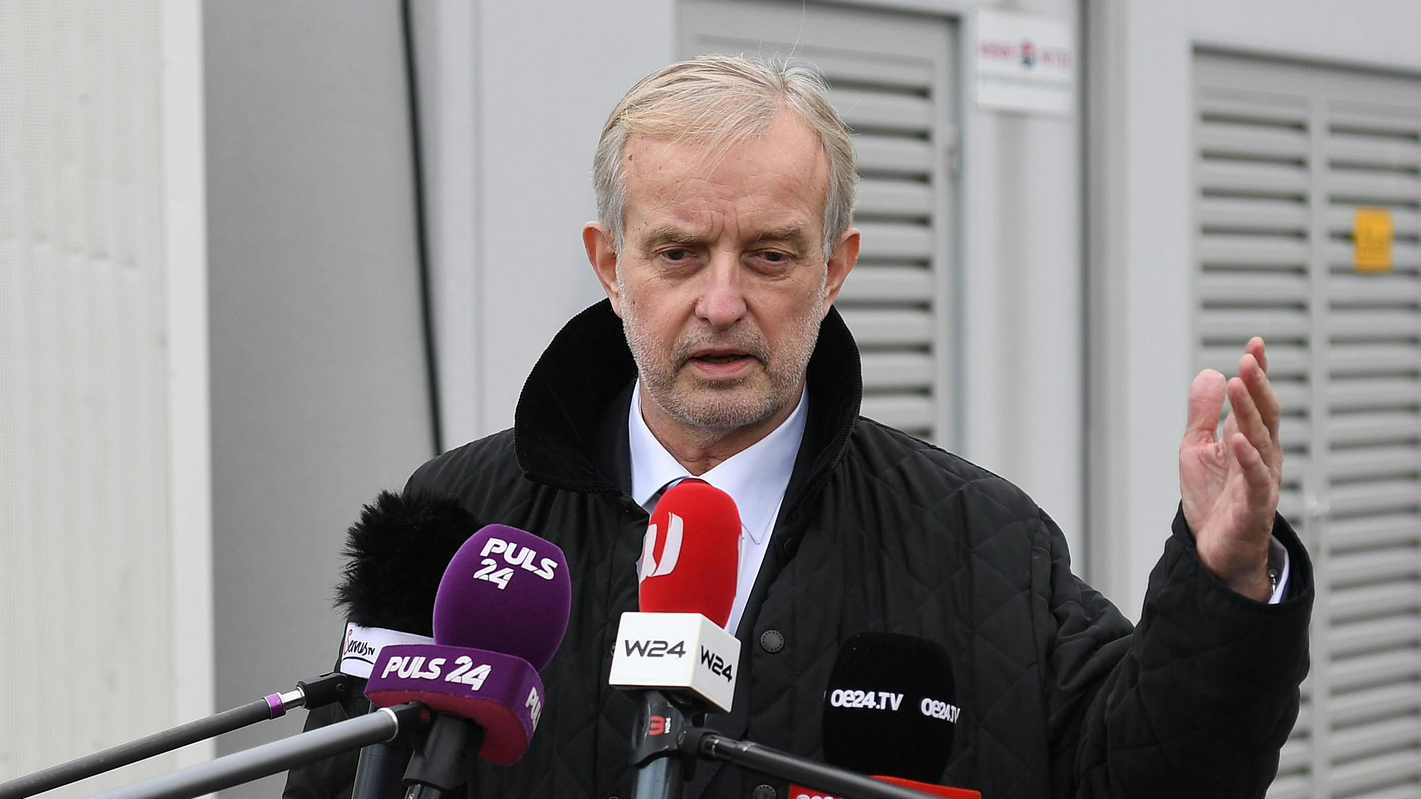 Ärztekammer-Vizepräsident Johannes Steinhart bei der Präsentation von Corona-Checkboxen in Wien-Favoriten im November 2020.
