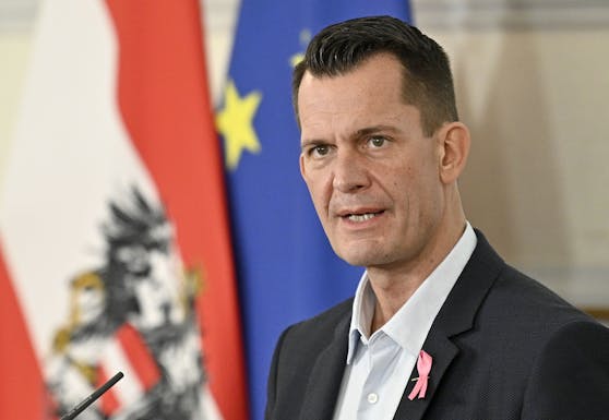 Gesundheits- und Sozialminister Wolfgang Mückstein (Grüne) meldet sich mit einem Corona-Appell.