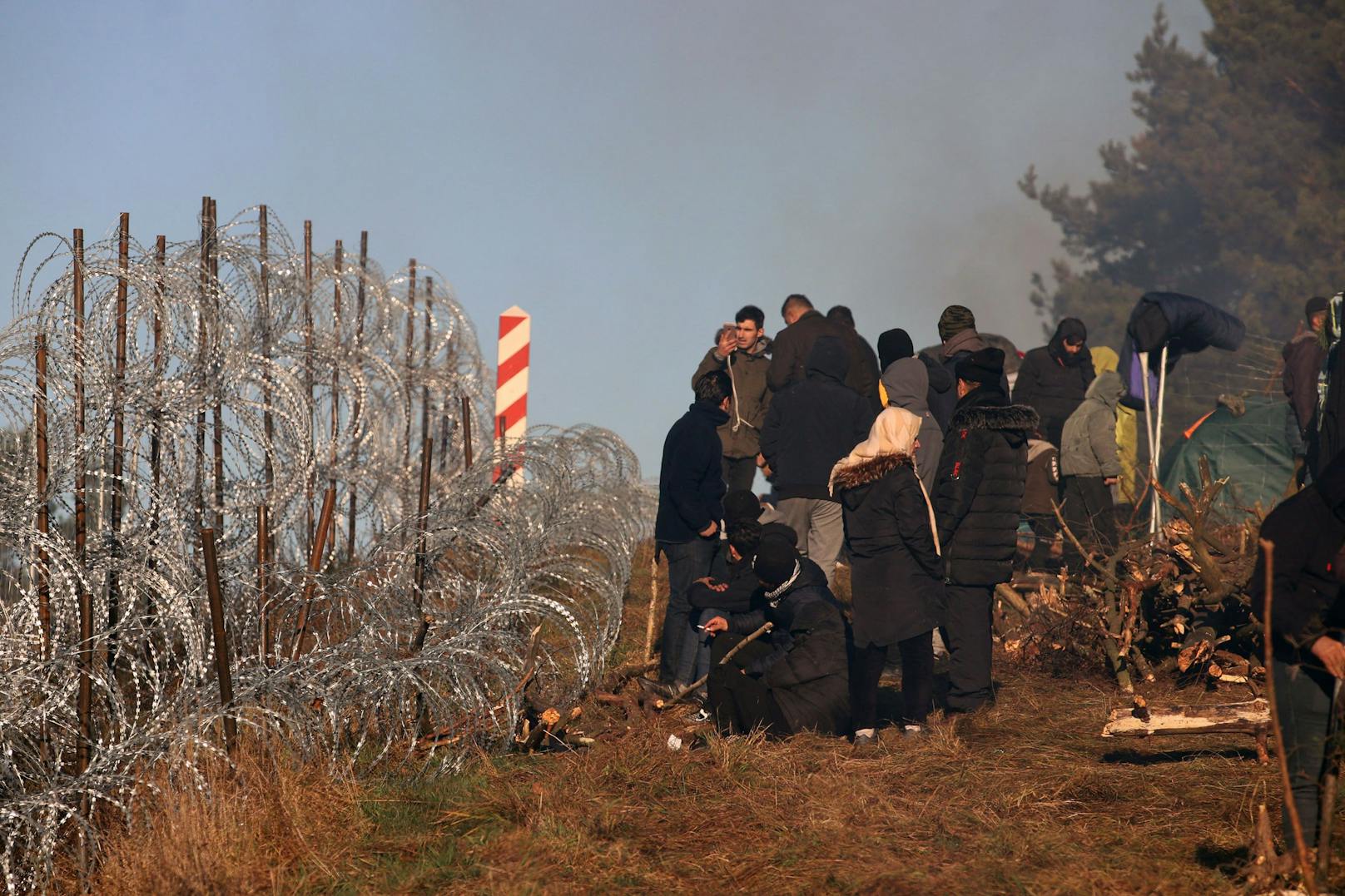 Rund 4.000 Migranten sollen sich aktuell im Grenzgebiet aufhalten.