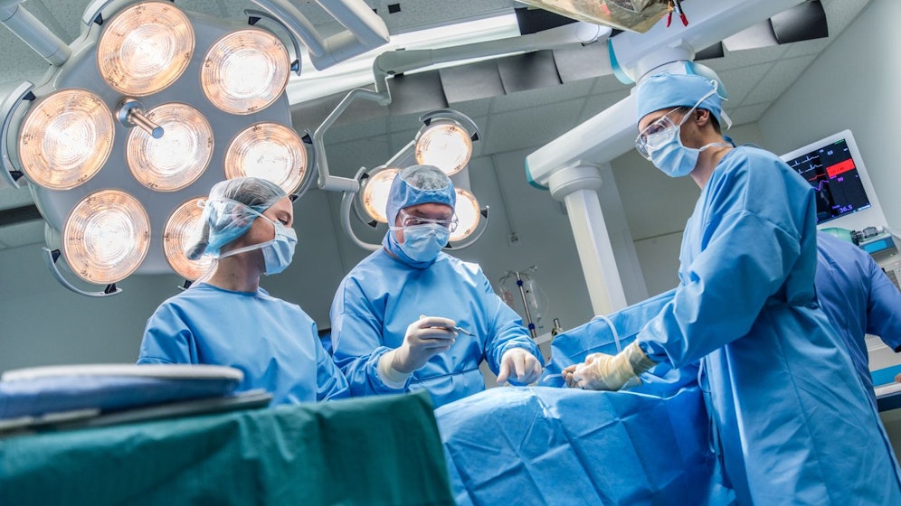 In einer neunstündigen Operation wurde das Organ von einer Frau in die andere transplantiert. (Symbolbild.)