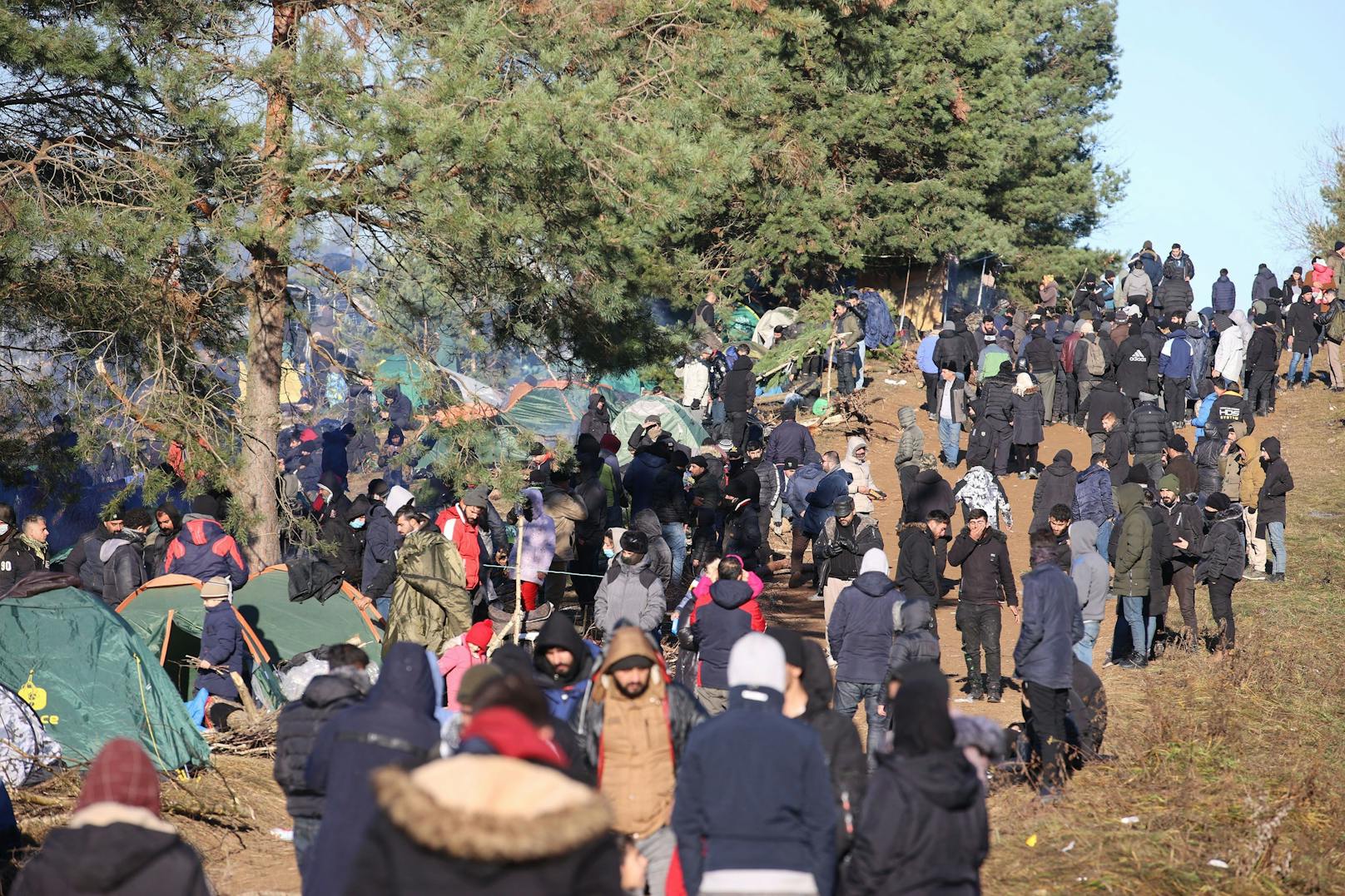 Tausende Menschen wollen von Belarus nach Polen einreisen.&nbsp;