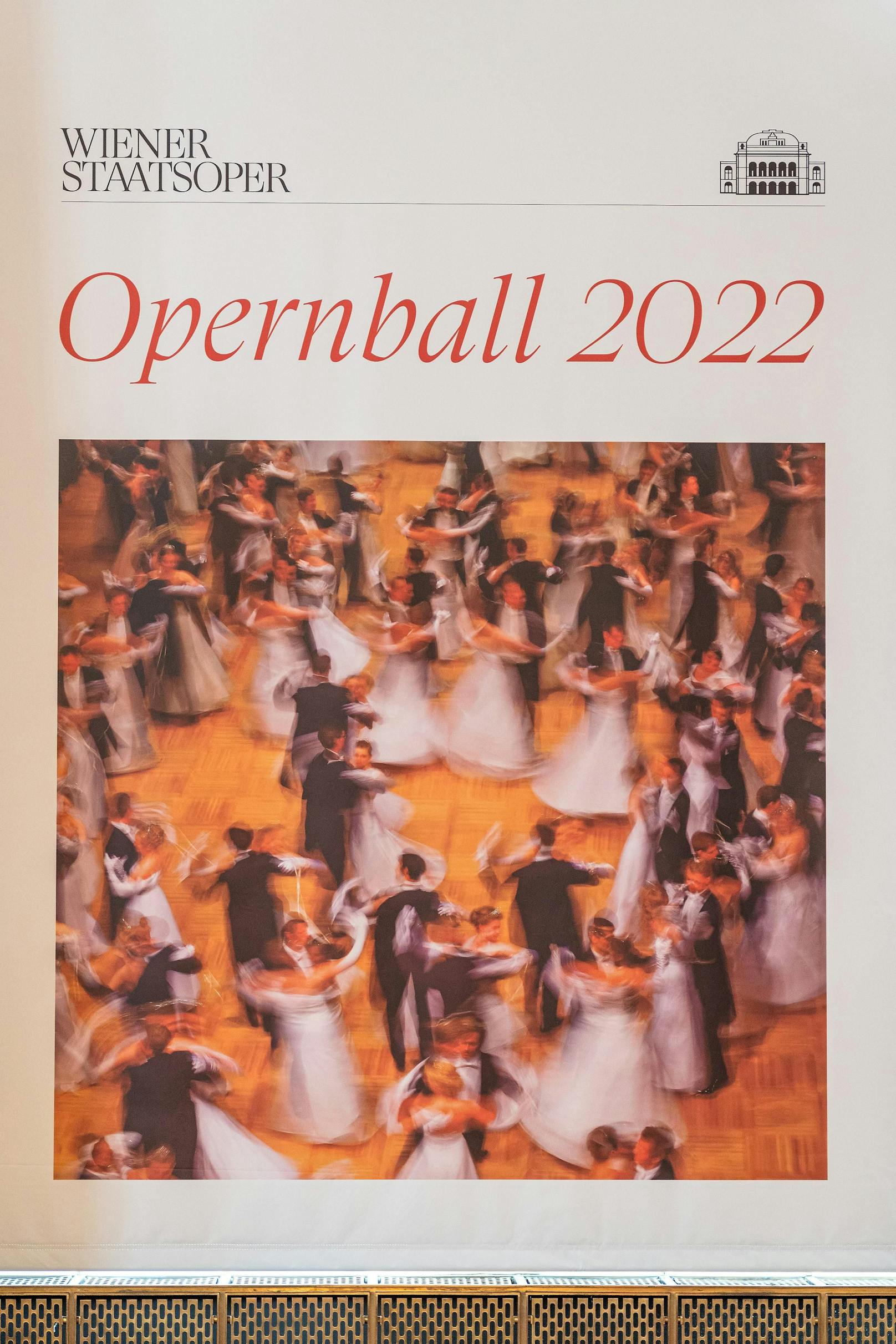 Das Vorab-Plakt zum Opernball 2022, der  nur unter strengen Auflagen stattfinden kann.