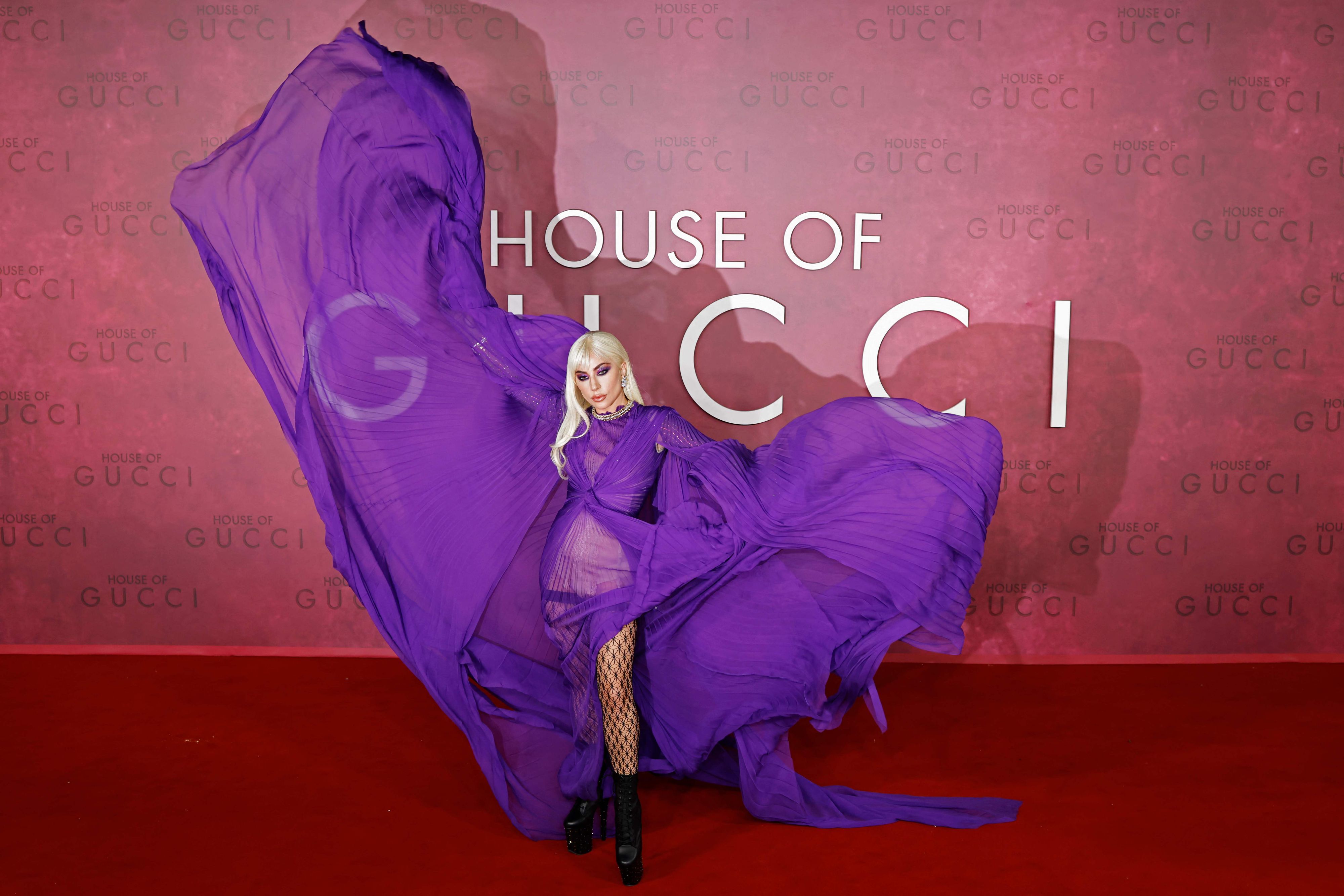 Download von www.picturedesk.com am 10.11.2021 (10:32).  US singer and actor Lady Gaga poses on the red carpet on arrival to attend the UK premiere of the film 'House of Gucci', in London on November 9, 2021. (Photo by Tolga Akmen / AFP) - 20211109_PD7356 - Rechteinfo: Rights Managed (RM) Nur für redaktionelle Nutzung! Werbliche Nutzung erfordert Freigabe: bitte schicken Sie uns eine Anfrage.