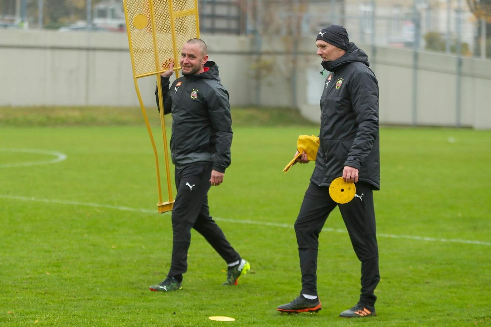 Rapids-Interimscoachs Steffen Hofmann und Thomas Hickersberger bei ihrem ersten Training.