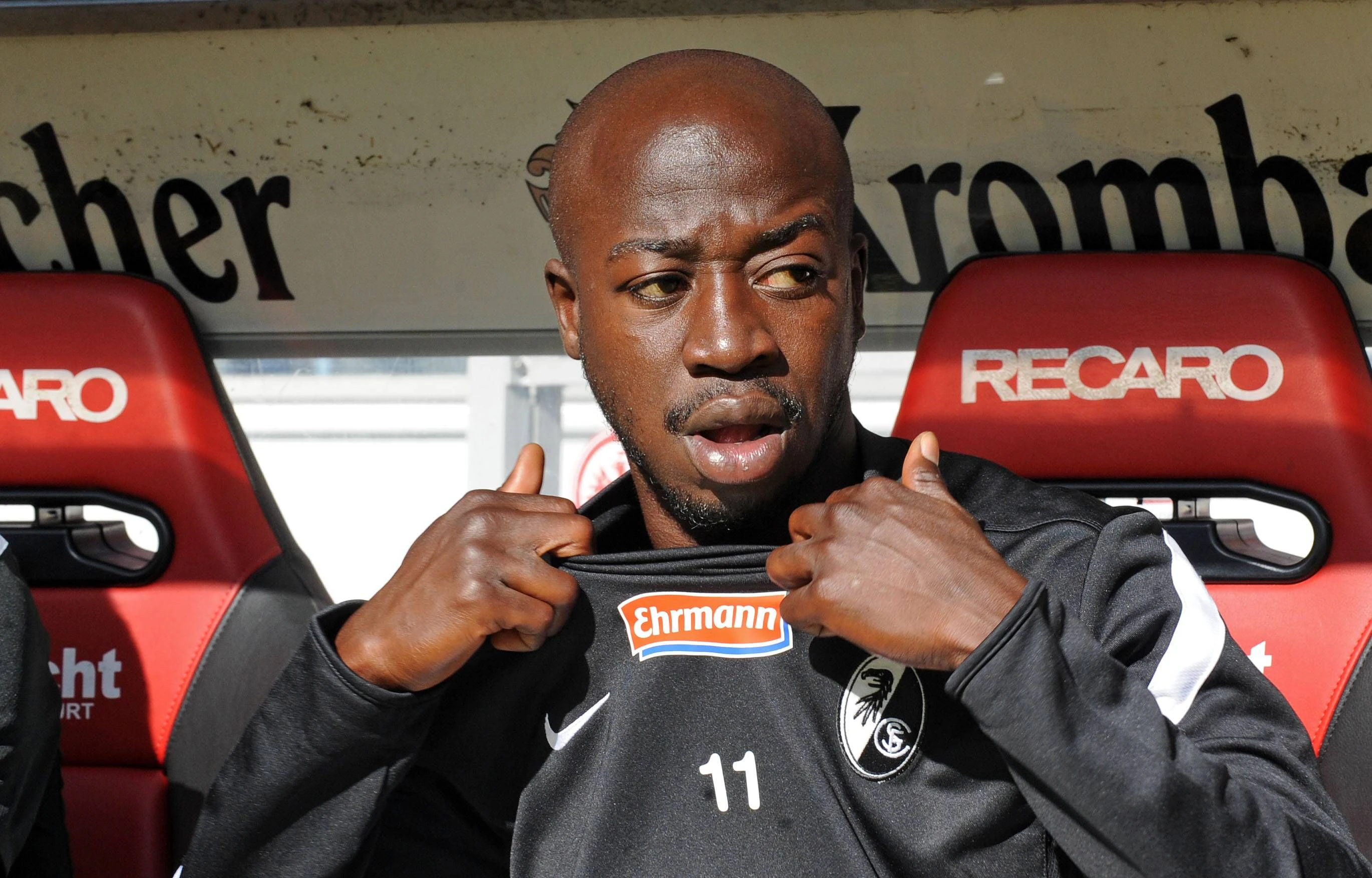 Freiburg-Stürmer Garra Dembele erhebt schwere Vorwürfe gegen den SC Freiburg. 