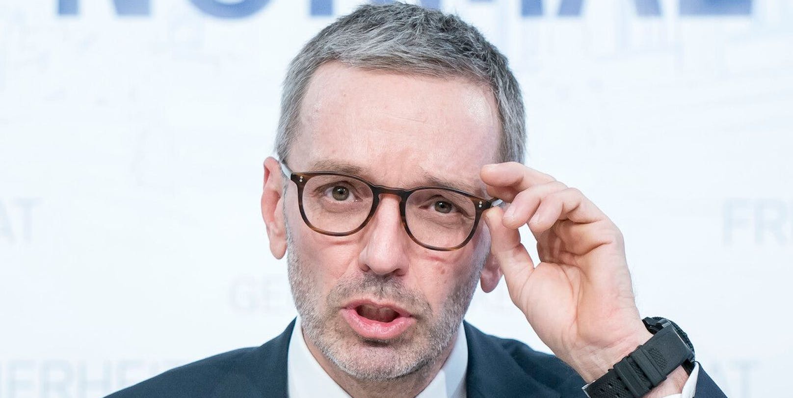 Der ungeimpfte FPÖ-Chef Herbert Kickl darf nicht zum ORF.