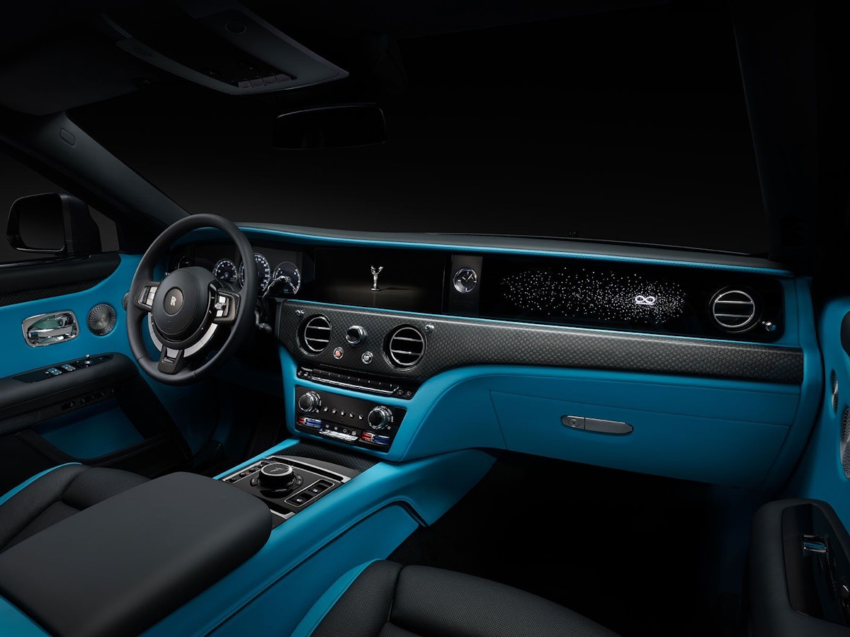 Farbenfrohe Akzente im Innenraum des Rolls Royce Ghost Black Badge