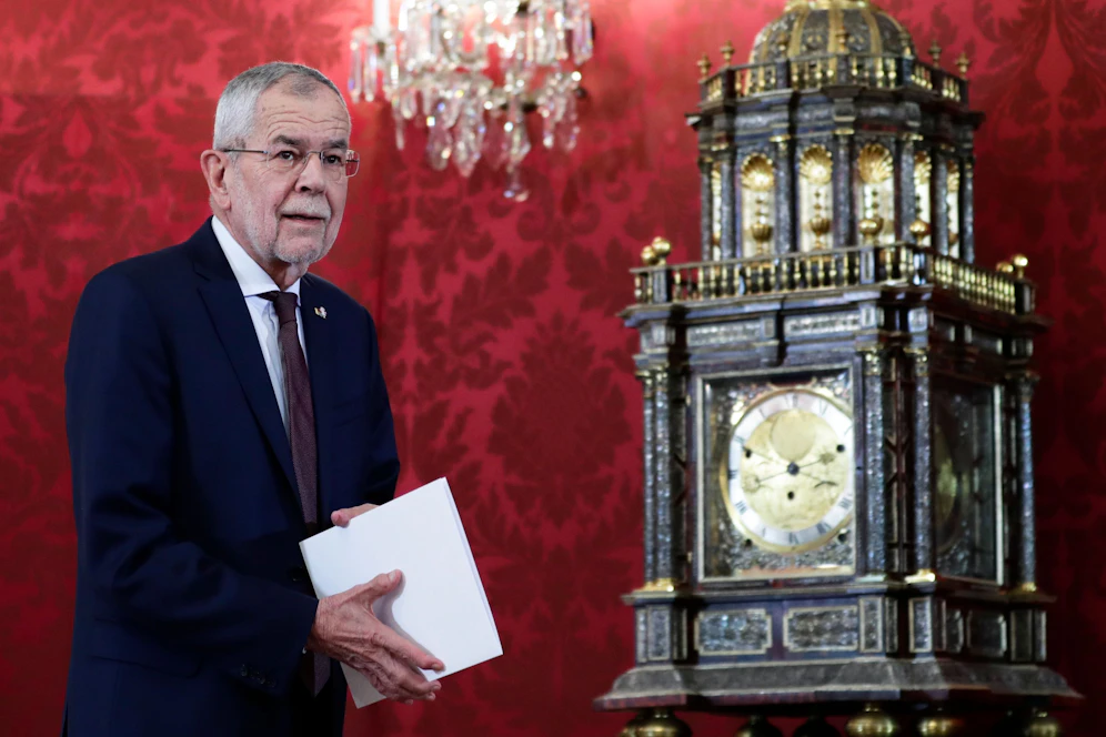 Bundespräsident Alexander Van der Bellen darf nach einer Woche Quarantäne wieder zurück in die Hofburg.